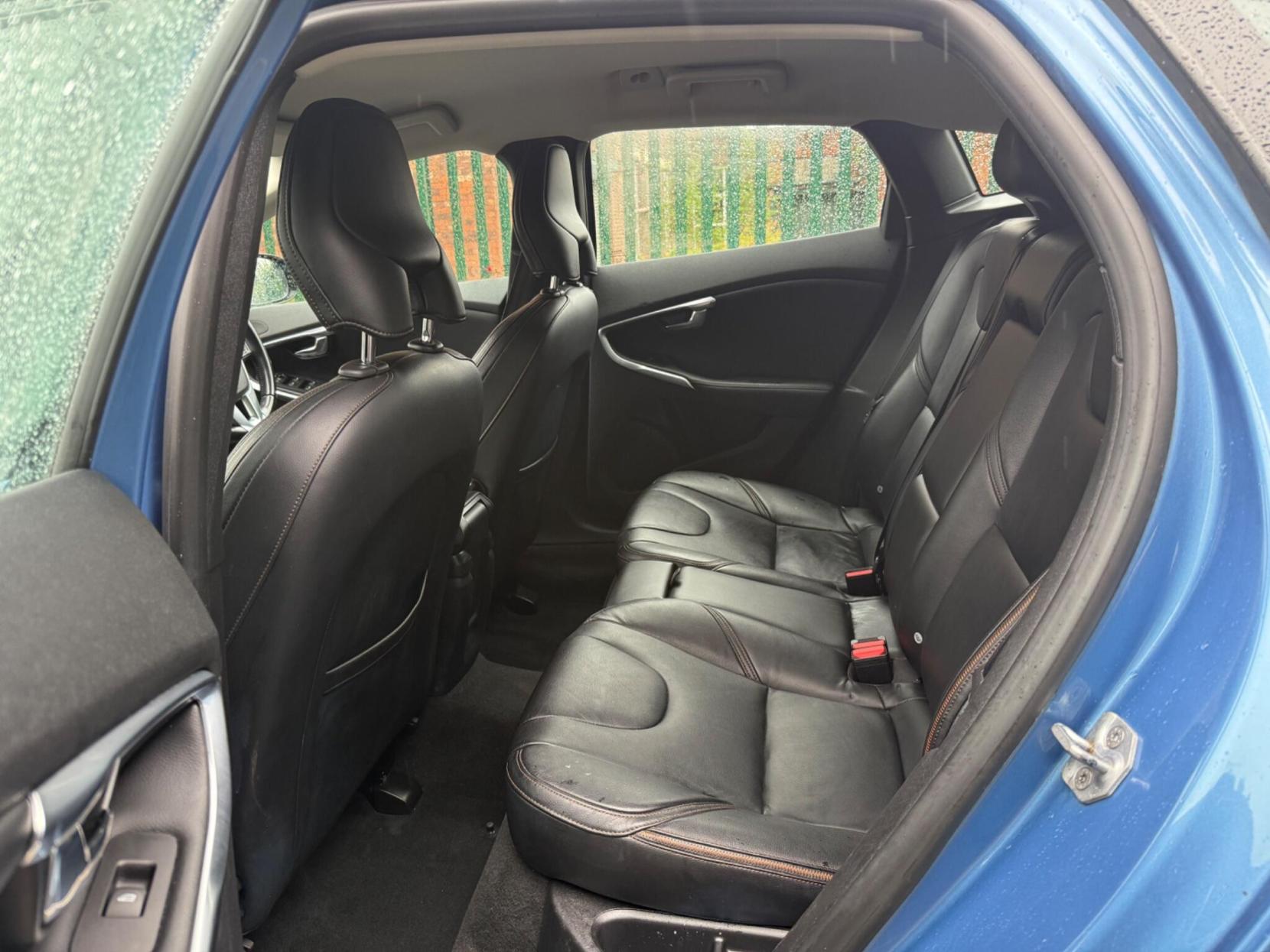 Volvo V40 Cross Country 2.0 D4 SE Nav Euro 6 (s/s) 5dr