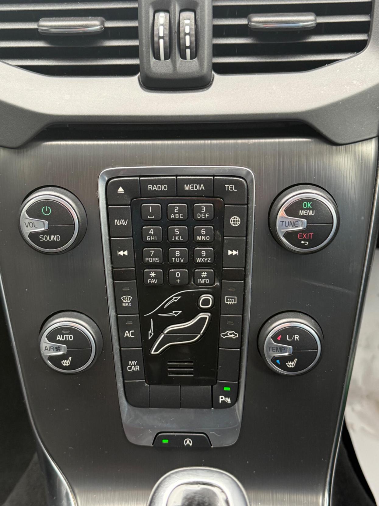 Volvo V40 Cross Country 2.0 D4 SE Nav Euro 6 (s/s) 5dr