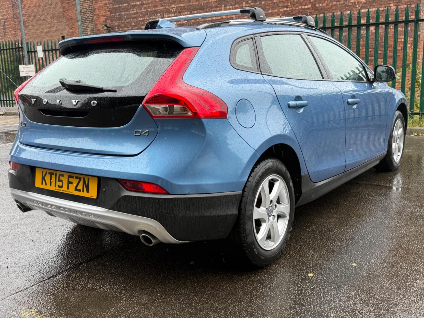 Volvo V40 Cross Country 2.0 D4 SE Nav Euro 6 (s/s) 5dr