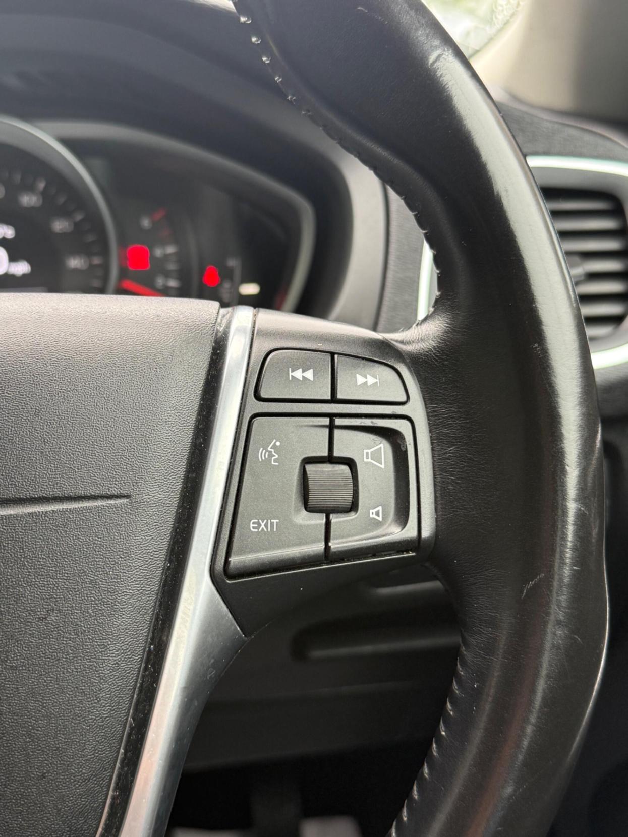 Volvo V40 Cross Country 2.0 D4 SE Nav Euro 6 (s/s) 5dr