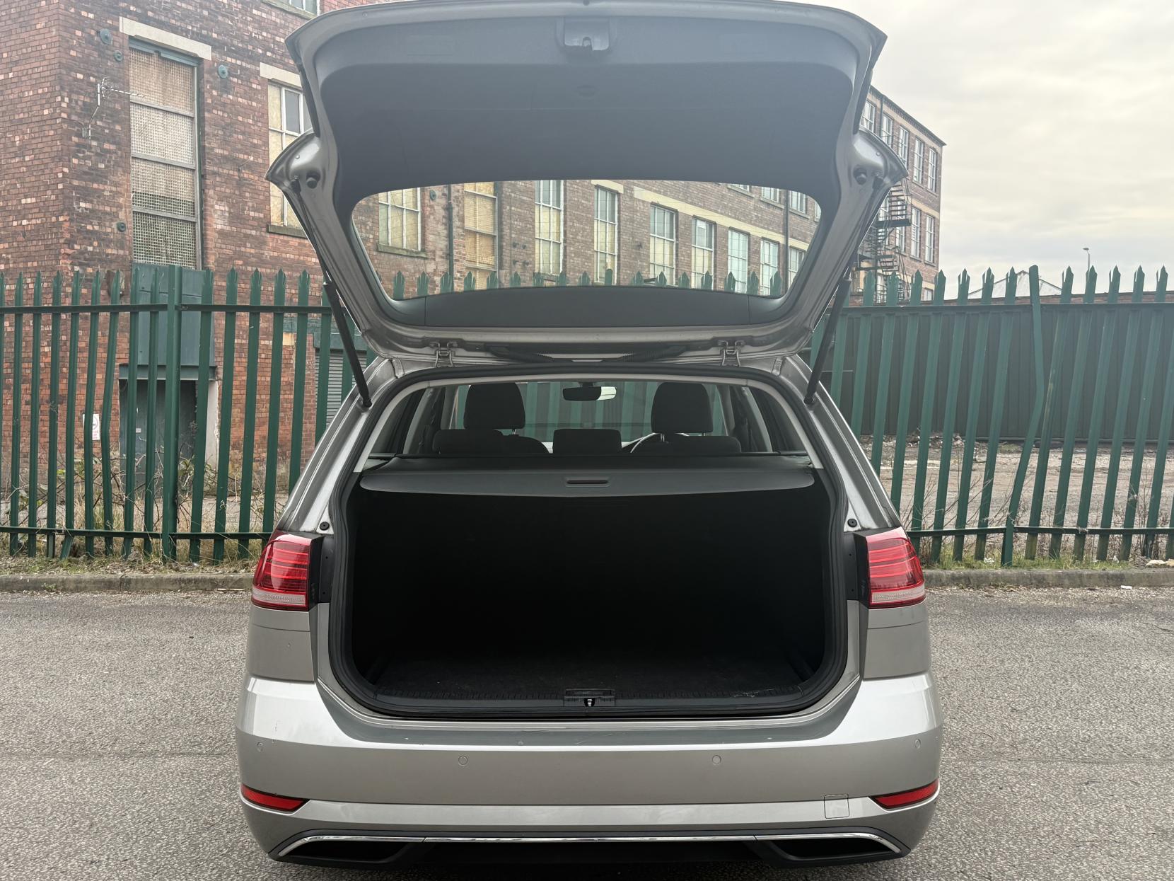 Volkswagen Golf 1.0 TSI SE Nav Estate 5dr Petrol DSG Euro 6 (s/s) (110 bhp)