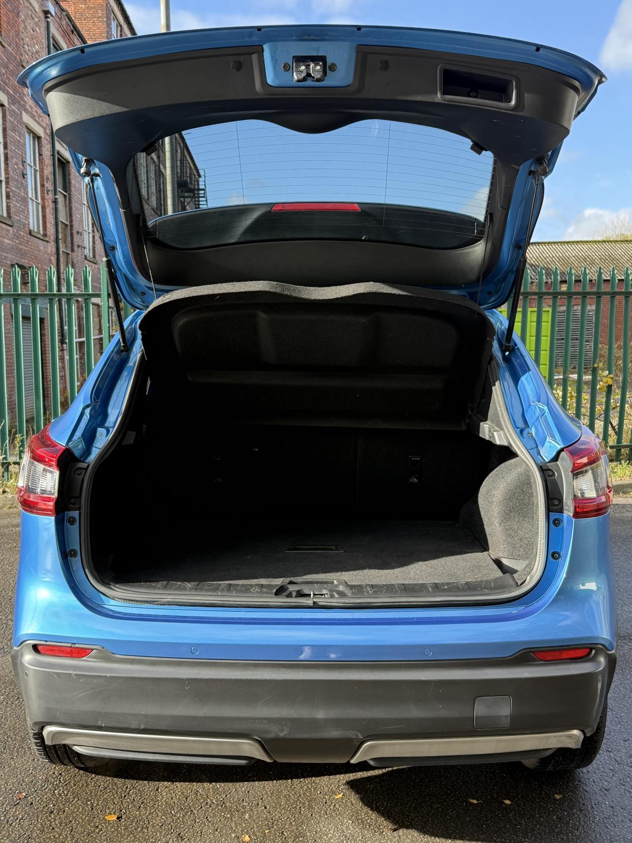 Nissan Qashqai 1.2 DIG-T N-Connecta SUV 5dr Petrol Manual Euro 6 (s/s) (115 ps)