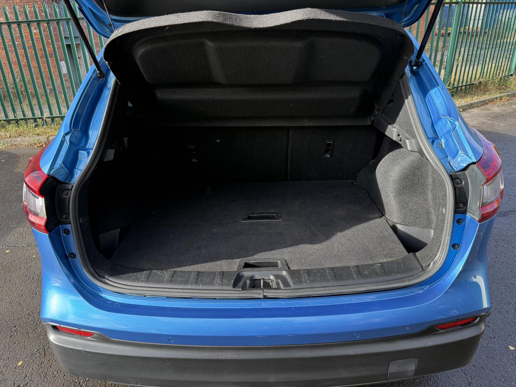 Nissan Qashqai 1.2 DIG-T N-Connecta SUV 5dr Petrol Manual Euro 6 (s/s) (115 ps)