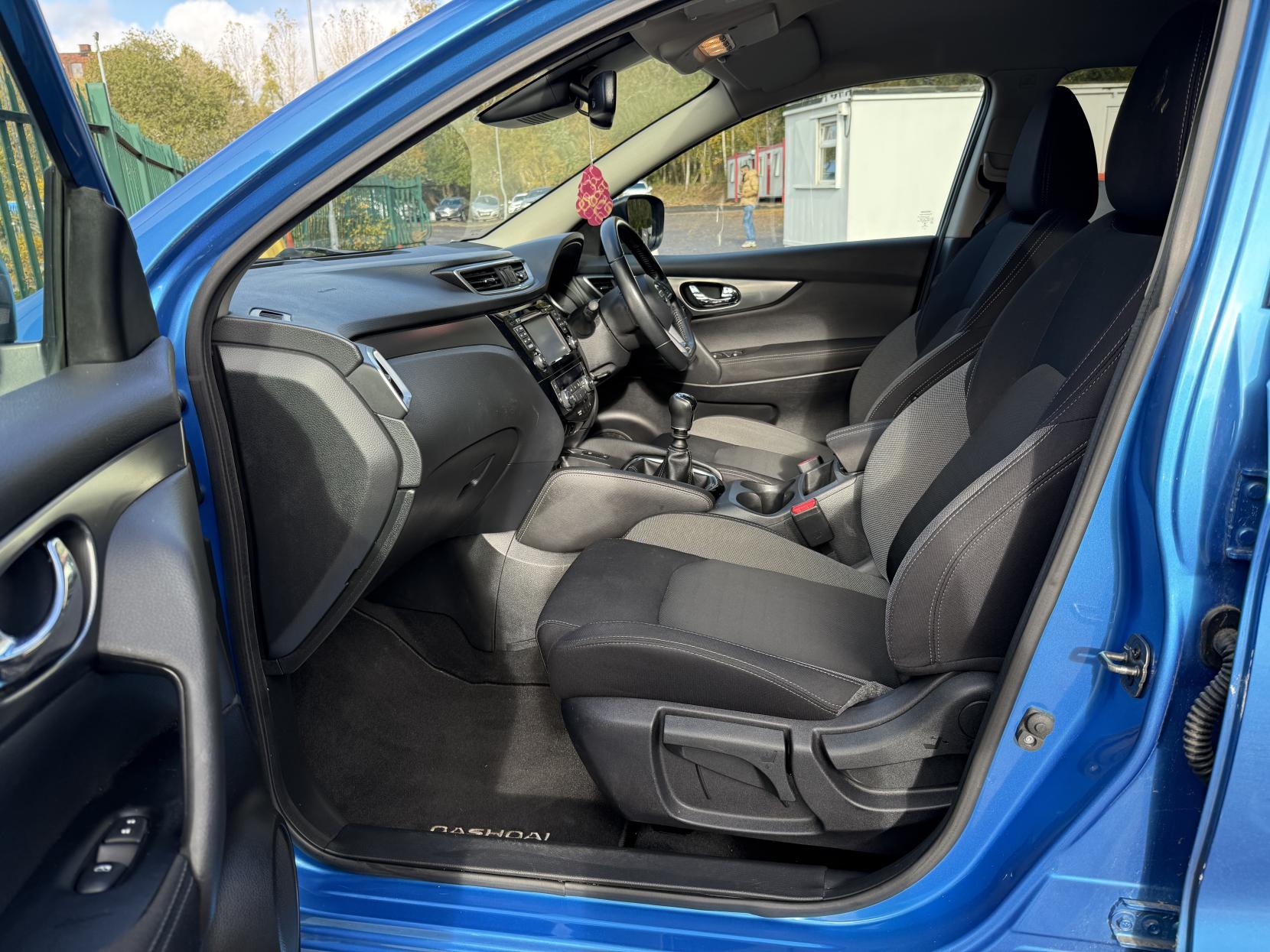 Nissan Qashqai 1.2 DIG-T N-Connecta SUV 5dr Petrol Manual Euro 6 (s/s) (115 ps)