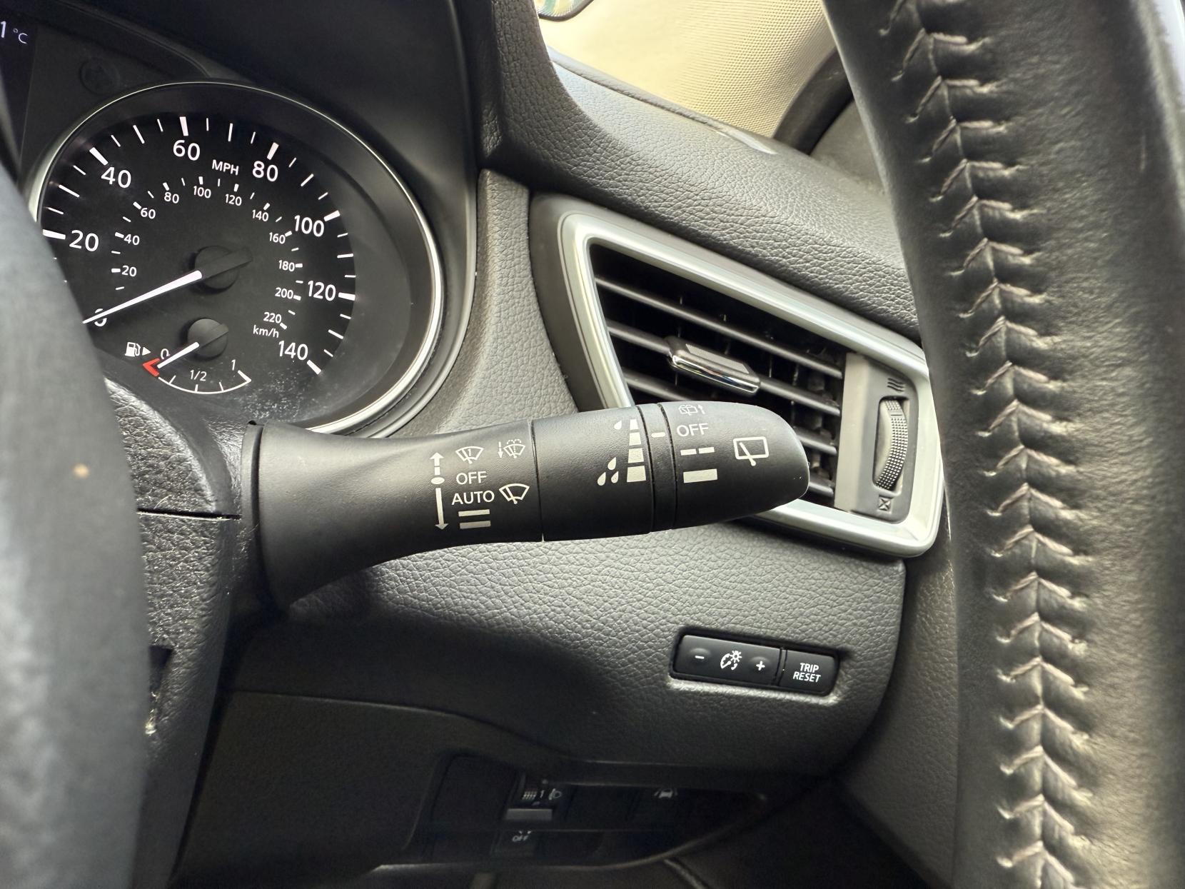 Nissan Qashqai 1.2 DIG-T N-Connecta SUV 5dr Petrol Manual Euro 6 (s/s) (115 ps)