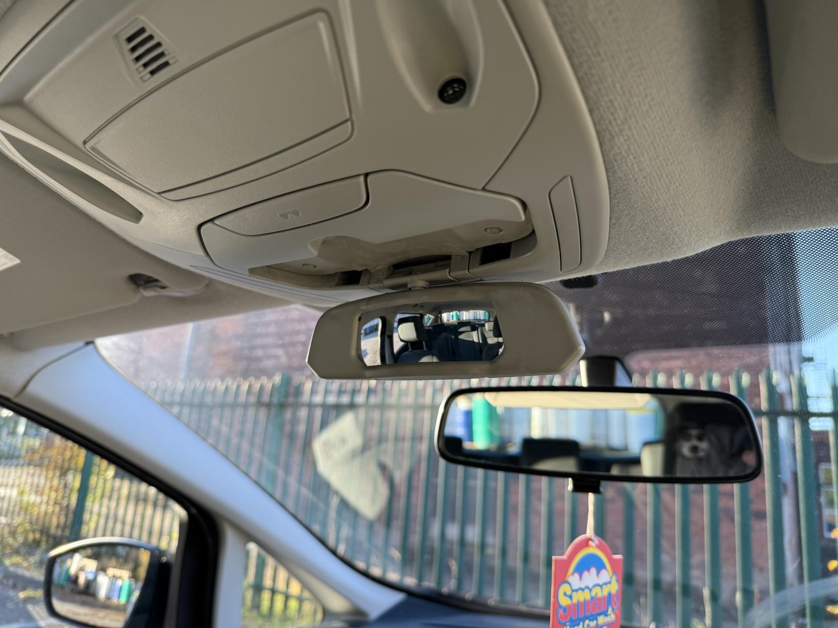 Ford C-Max 1.6 TDCi Zetec MPV 5dr Diesel Manual Euro 5 (115 ps)