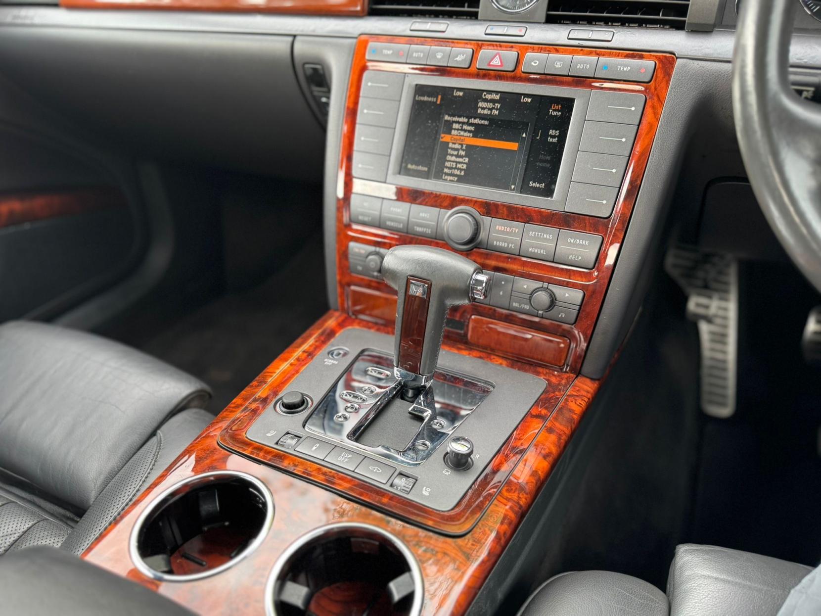 Volkswagen Phaeton 3.2 V6 Saloon 4dr Petrol Automatic (293 g/km, 237 bhp)