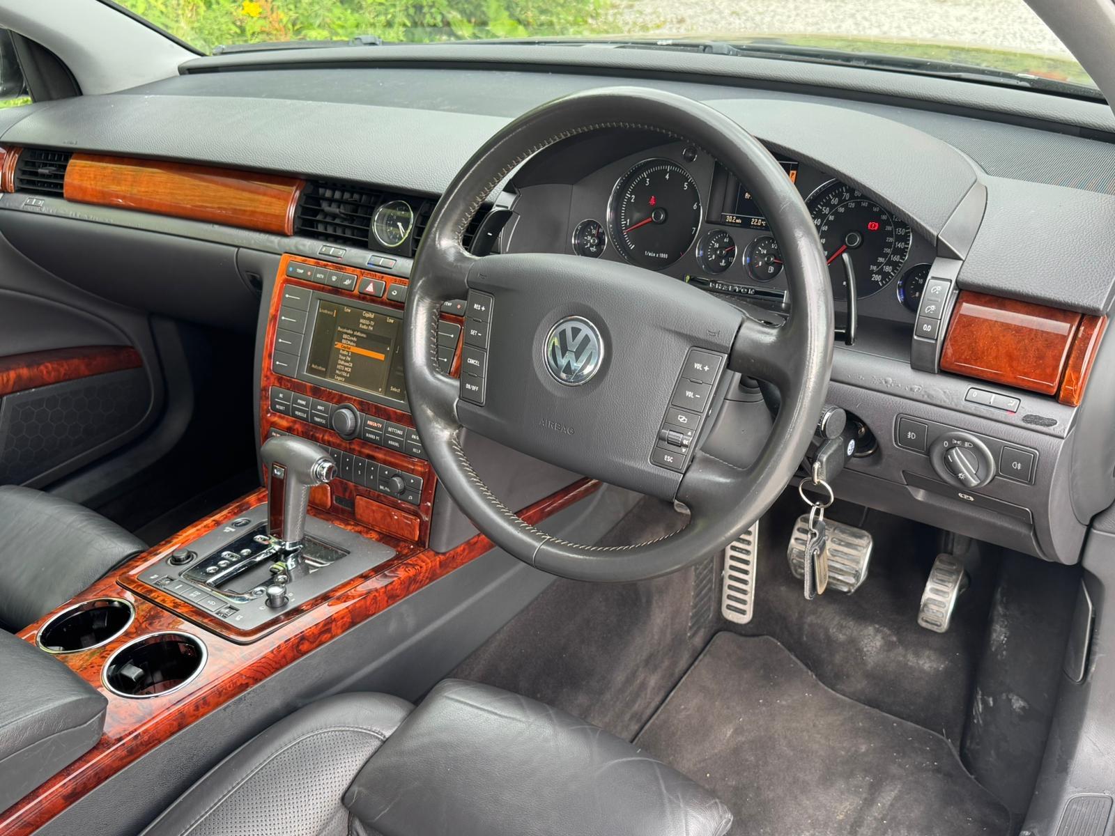 Volkswagen Phaeton 3.2 V6 Saloon 4dr Petrol Automatic (293 g/km, 237 bhp)