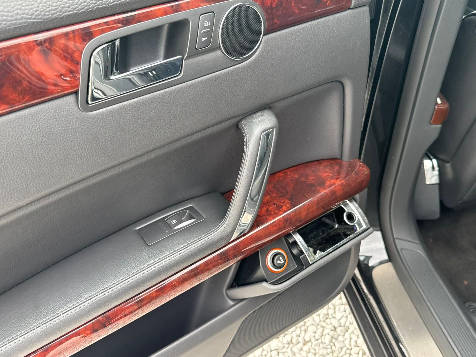 Volkswagen Phaeton 3.2 V6 Saloon 4dr Petrol Automatic (293 g/km, 237 bhp)