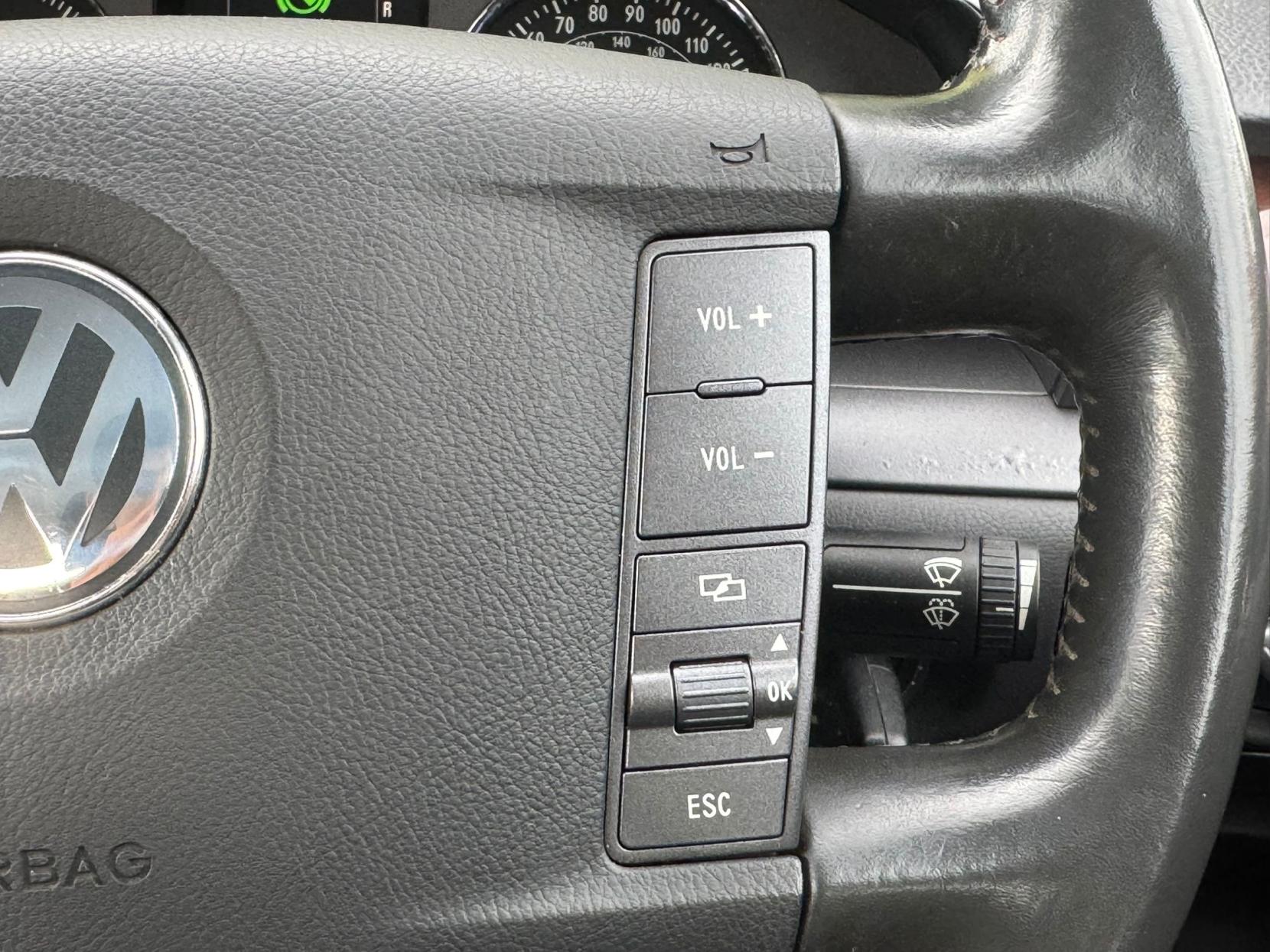 Volkswagen Phaeton 3.2 V6 Saloon 4dr Petrol Automatic (293 g/km, 237 bhp)