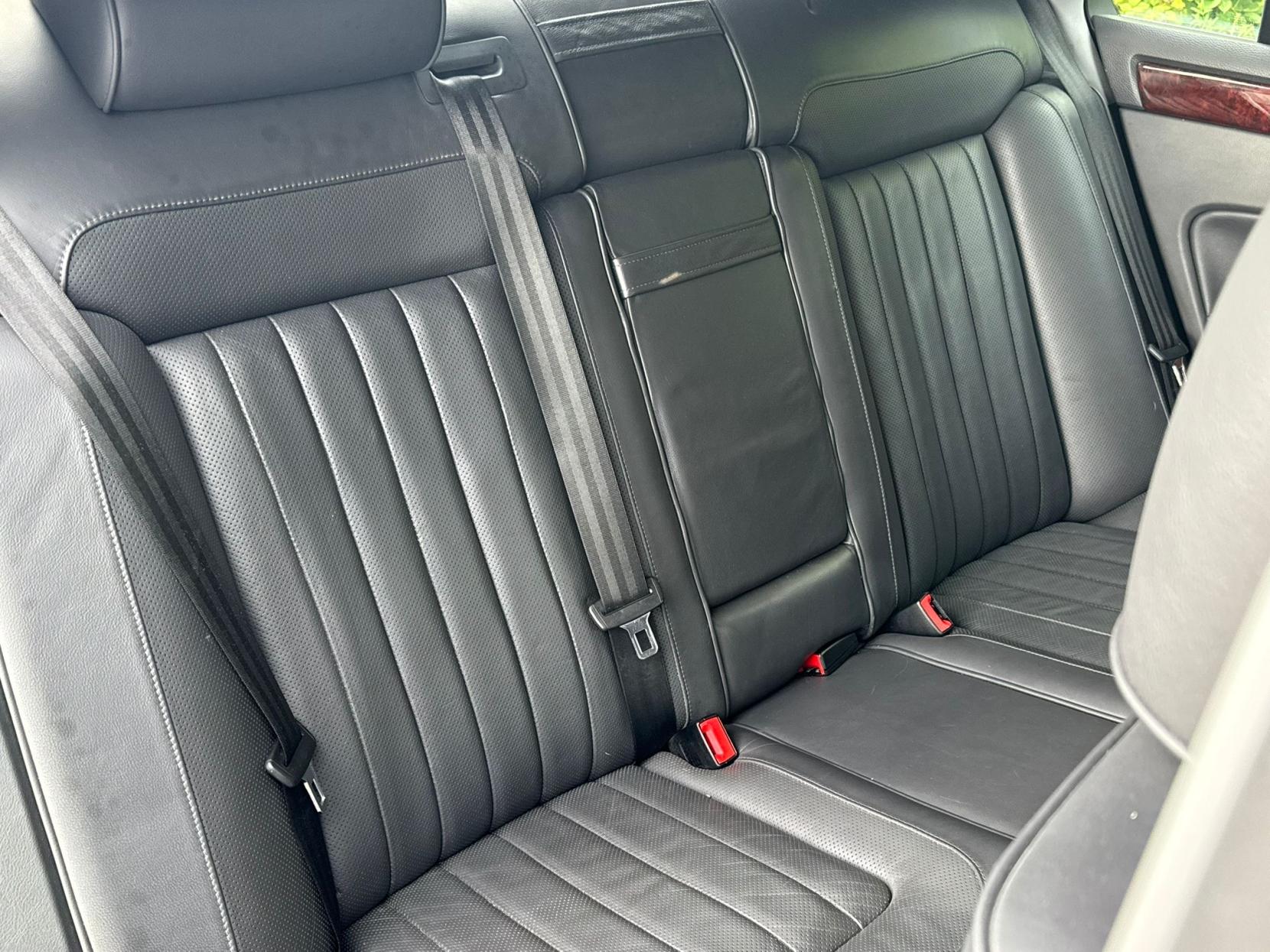 Volkswagen Phaeton 3.2 V6 Saloon 4dr Petrol Automatic (293 g/km, 237 bhp)