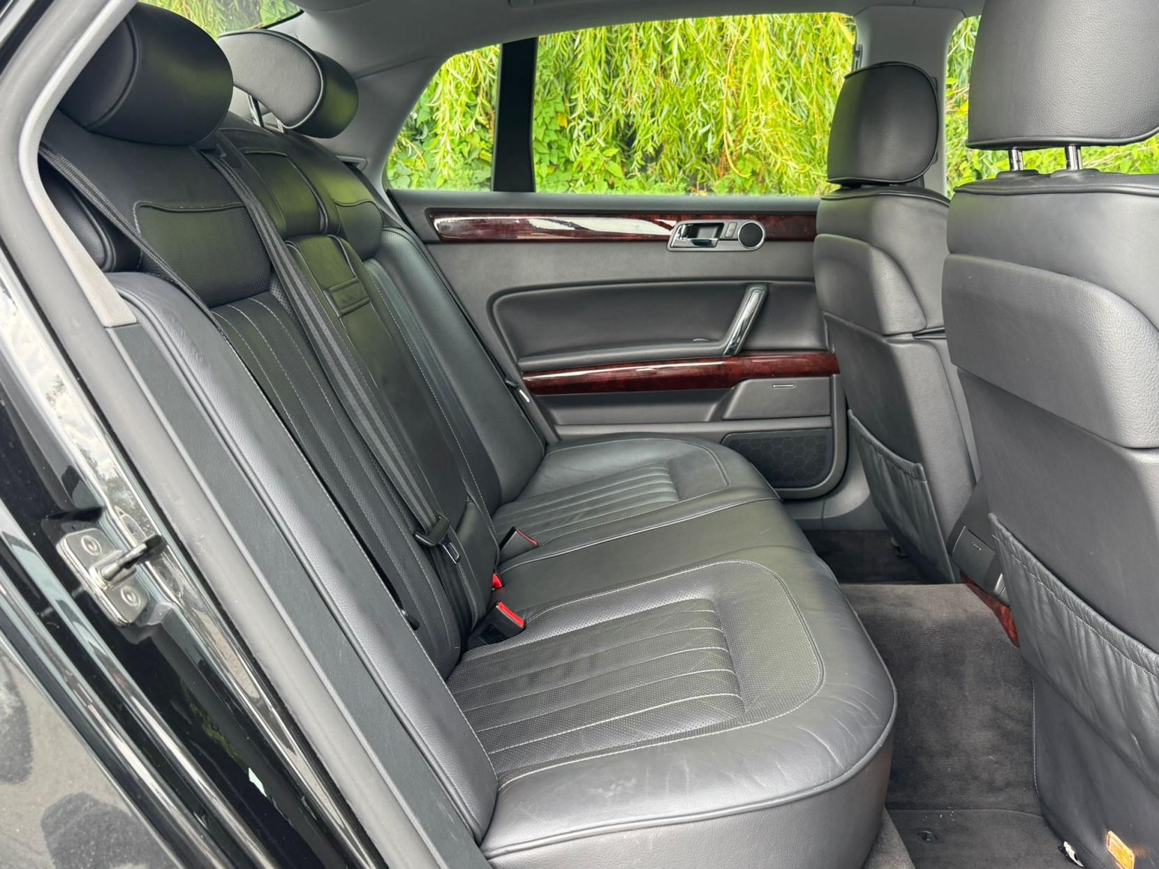 Volkswagen Phaeton 3.2 V6 Saloon 4dr Petrol Automatic (293 g/km, 237 bhp)