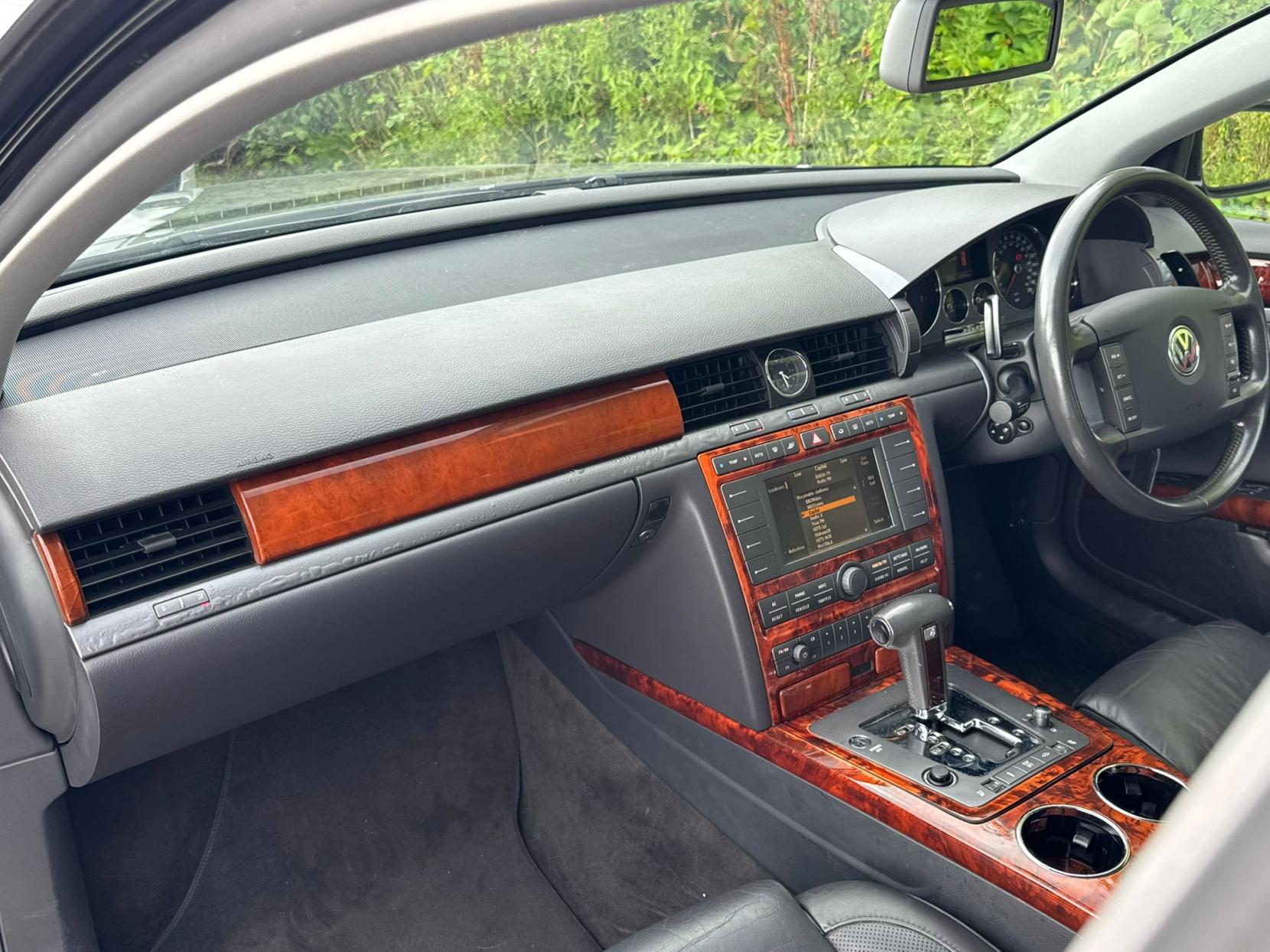 Volkswagen Phaeton 3.2 V6 Saloon 4dr Petrol Automatic (293 g/km, 237 bhp)