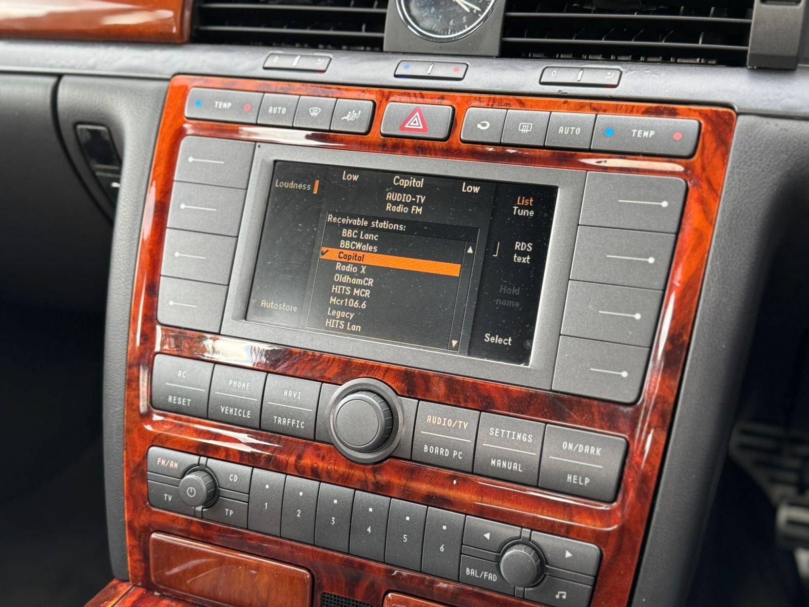 Volkswagen Phaeton 3.2 V6 Saloon 4dr Petrol Automatic (293 g/km, 237 bhp)