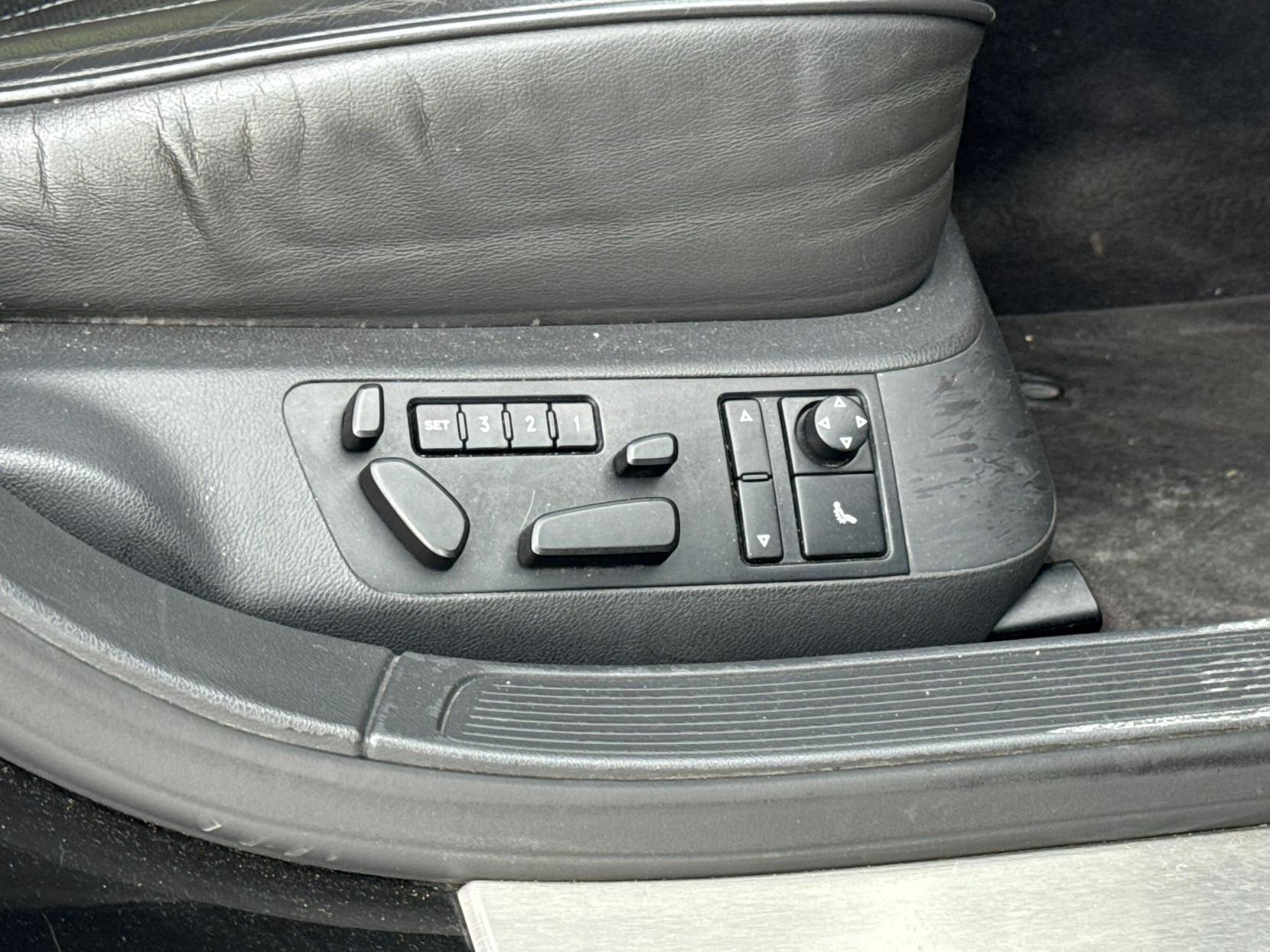 Volkswagen Phaeton 3.2 V6 Saloon 4dr Petrol Automatic (293 g/km, 237 bhp)