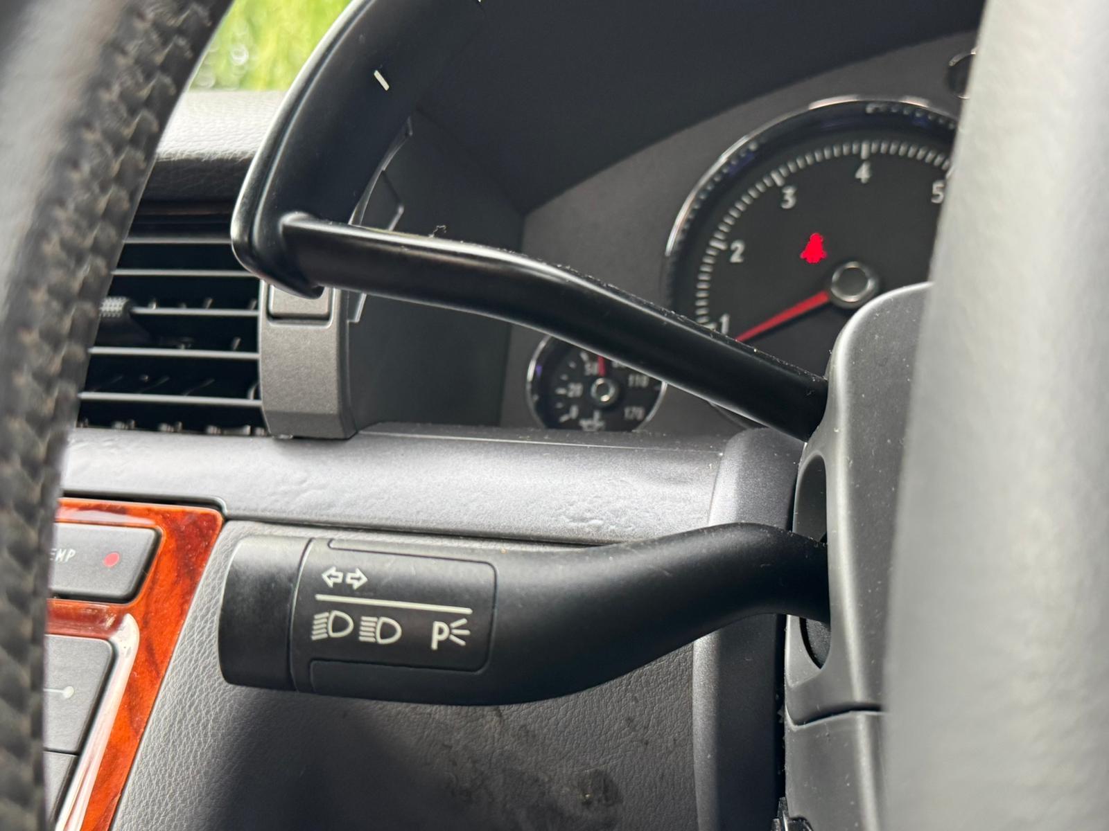 Volkswagen Phaeton 3.2 V6 Saloon 4dr Petrol Automatic (293 g/km, 237 bhp)