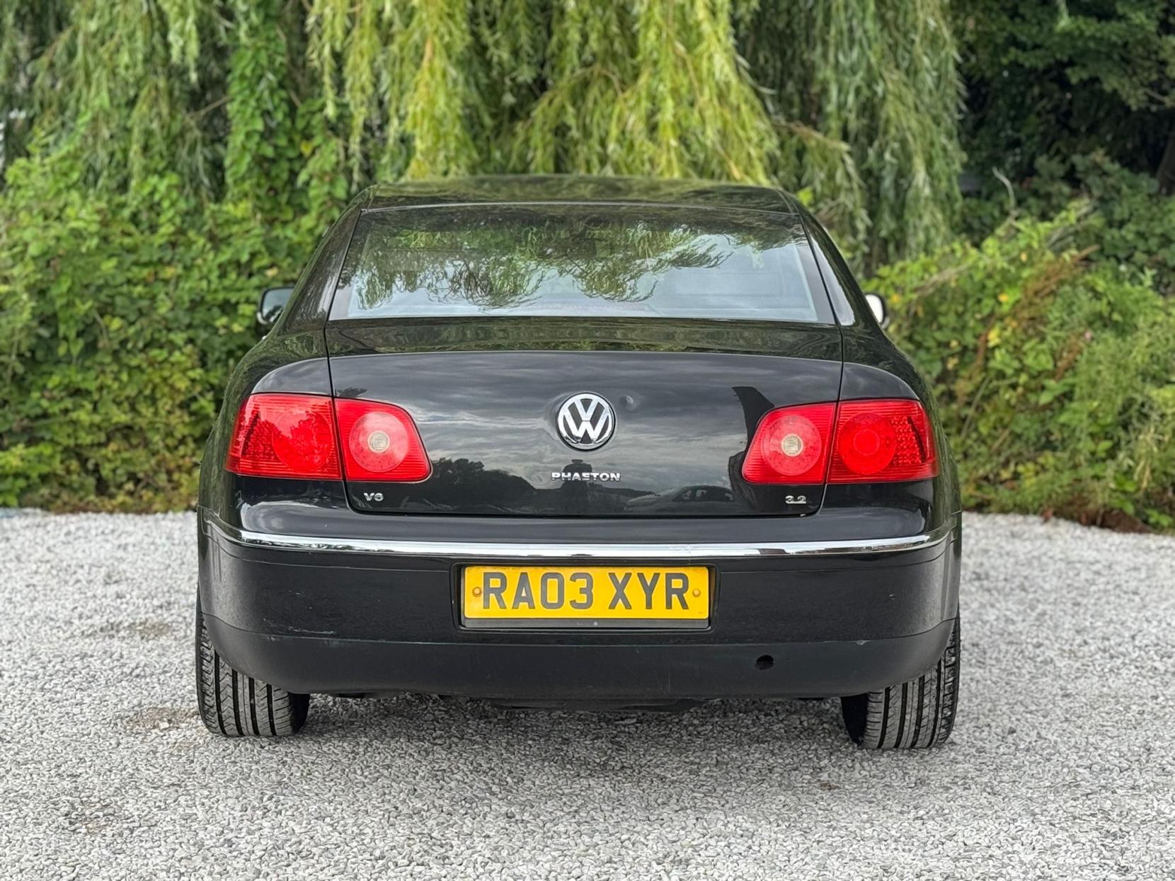 Volkswagen Phaeton 3.2 V6 Saloon 4dr Petrol Automatic (293 g/km, 237 bhp)