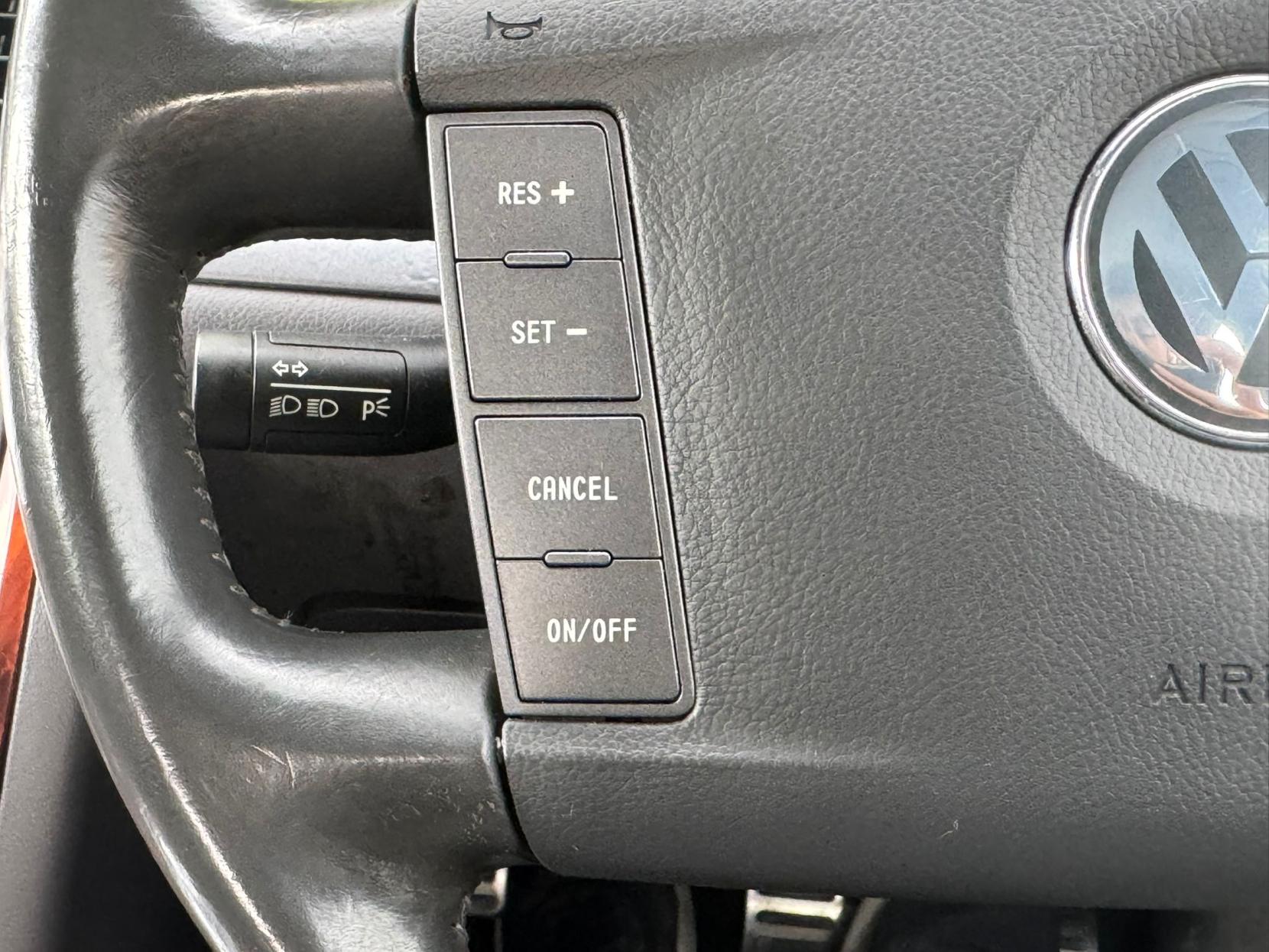 Volkswagen Phaeton 3.2 V6 Saloon 4dr Petrol Automatic (293 g/km, 237 bhp)