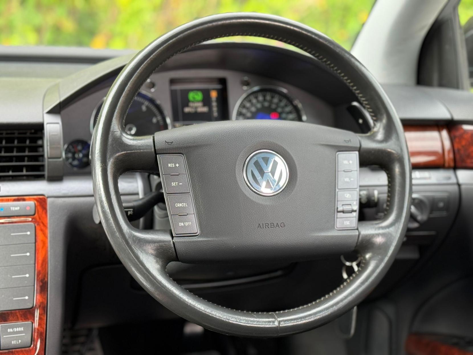 Volkswagen Phaeton 3.2 V6 Saloon 4dr Petrol Automatic (293 g/km, 237 bhp)