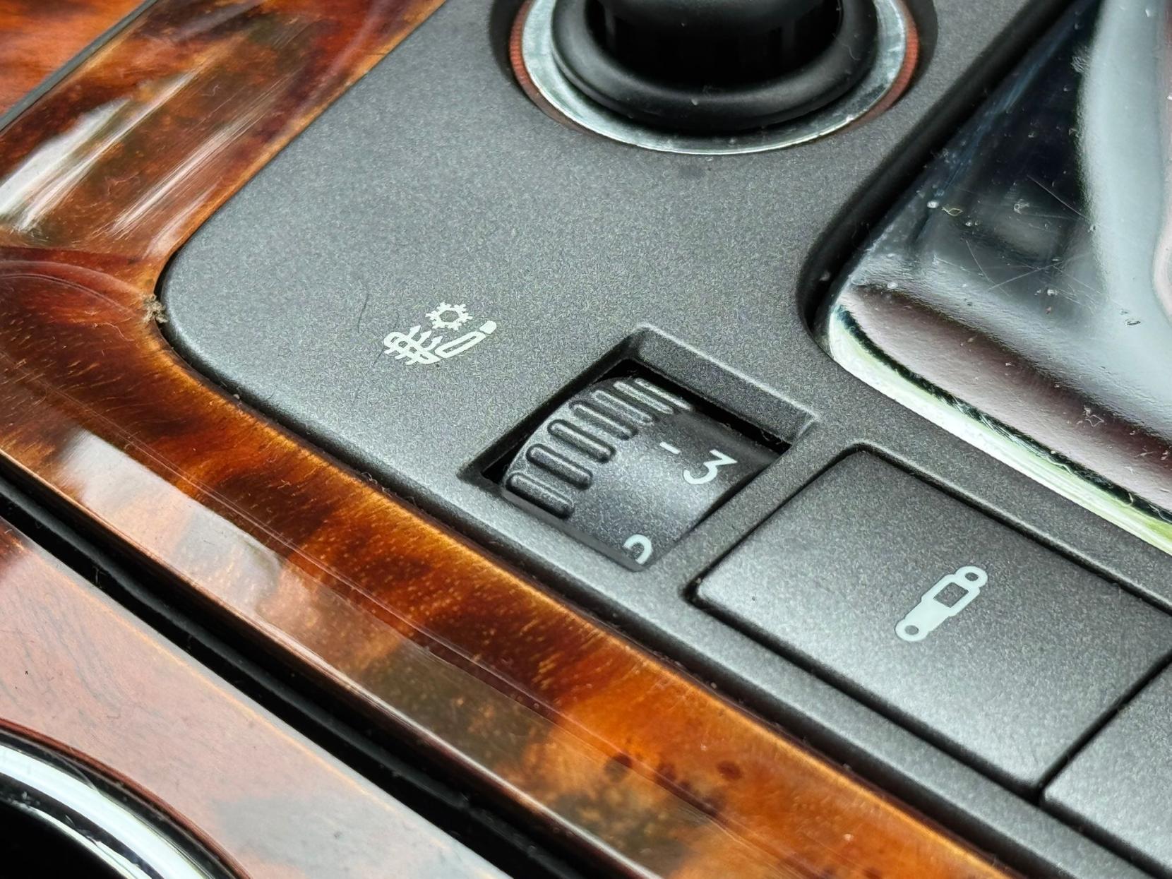 Volkswagen Phaeton 3.2 V6 Saloon 4dr Petrol Automatic (293 g/km, 237 bhp)