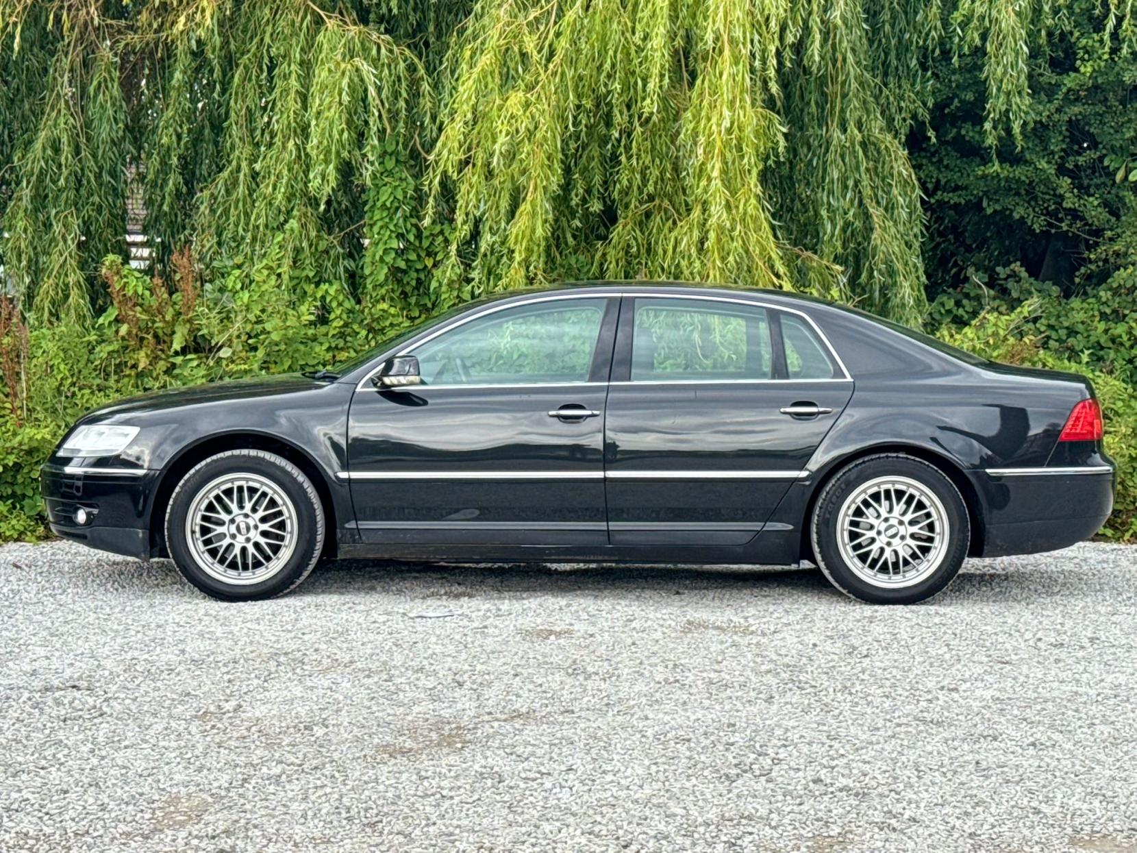 Volkswagen Phaeton 3.2 V6 Saloon 4dr Petrol Automatic (293 g/km, 237 bhp)