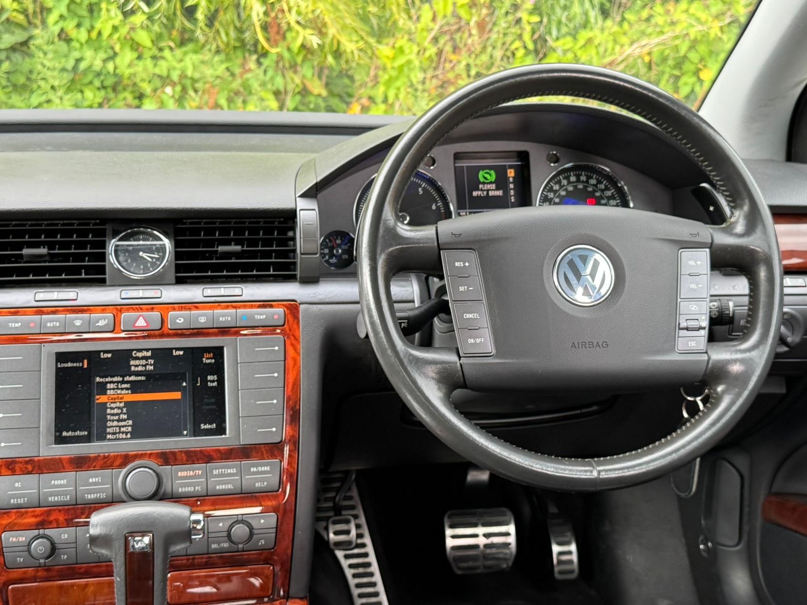 Volkswagen Phaeton 3.2 V6 Saloon 4dr Petrol Automatic (293 g/km, 237 bhp)