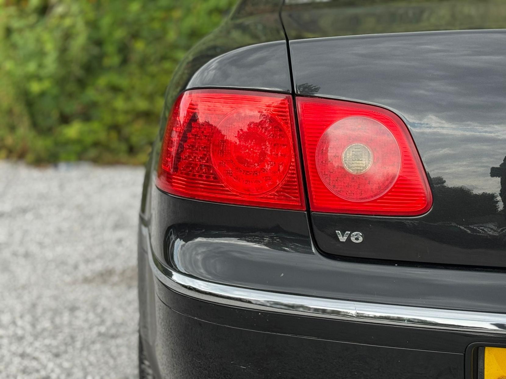 Volkswagen Phaeton 3.2 V6 Saloon 4dr Petrol Automatic (293 g/km, 237 bhp)