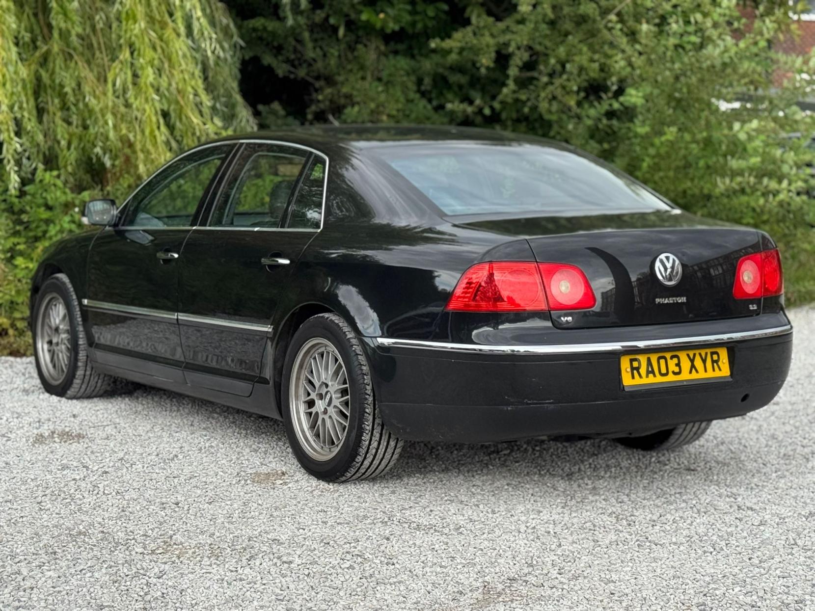 Volkswagen Phaeton 3.2 V6 Saloon 4dr Petrol Automatic (293 g/km, 237 bhp)