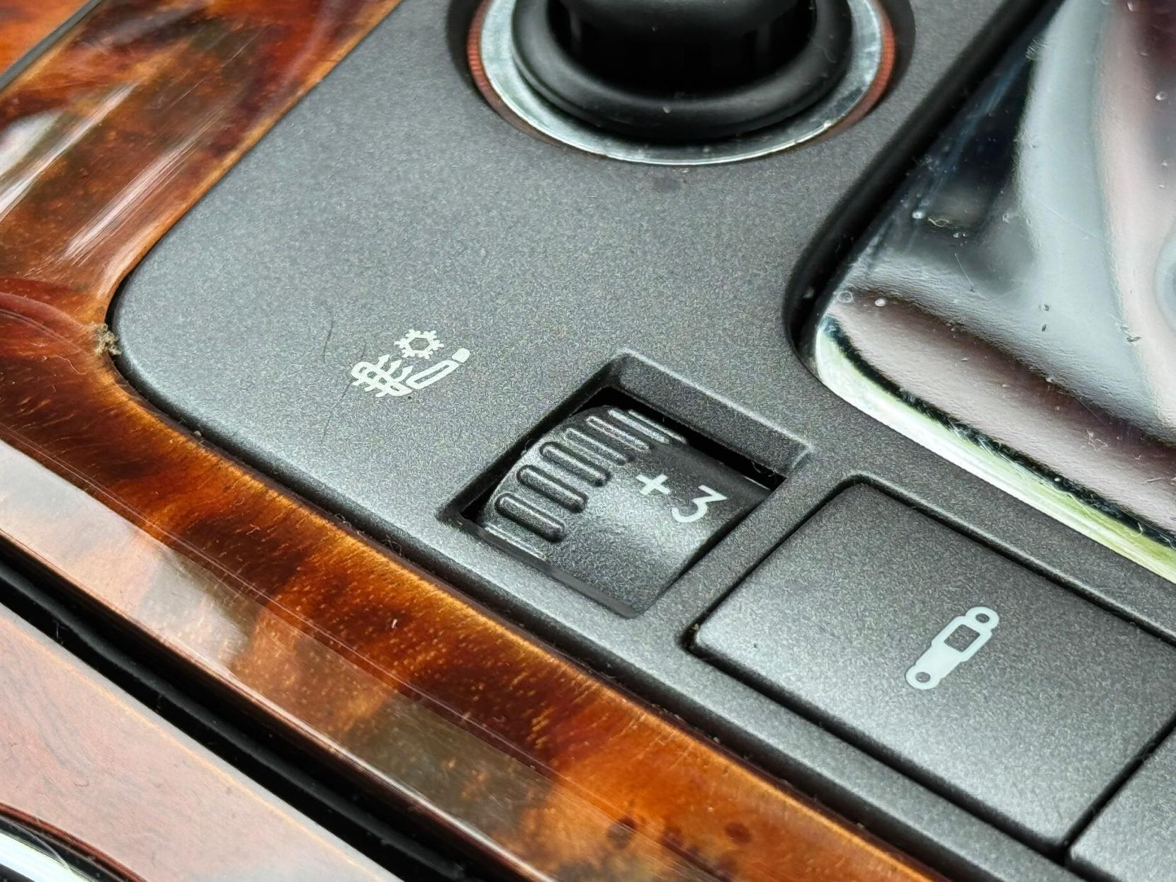 Volkswagen Phaeton 3.2 V6 Saloon 4dr Petrol Automatic (293 g/km, 237 bhp)