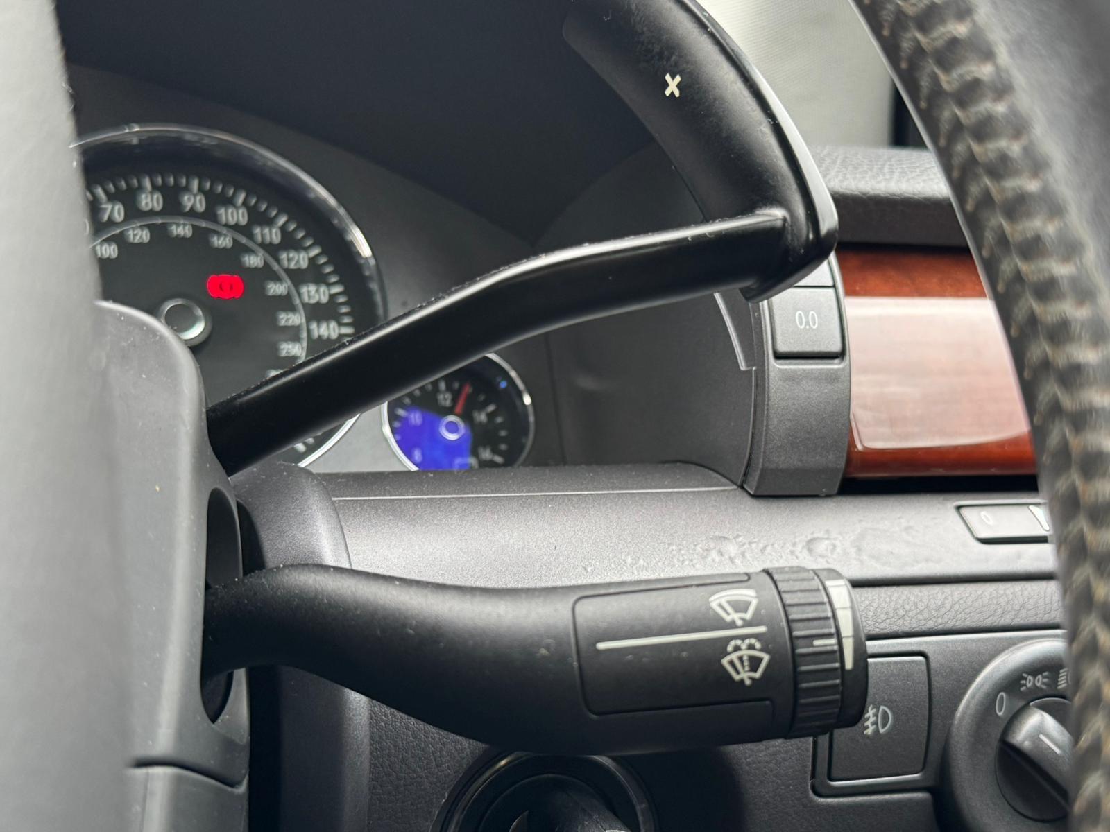 Volkswagen Phaeton 3.2 V6 Saloon 4dr Petrol Automatic (293 g/km, 237 bhp)