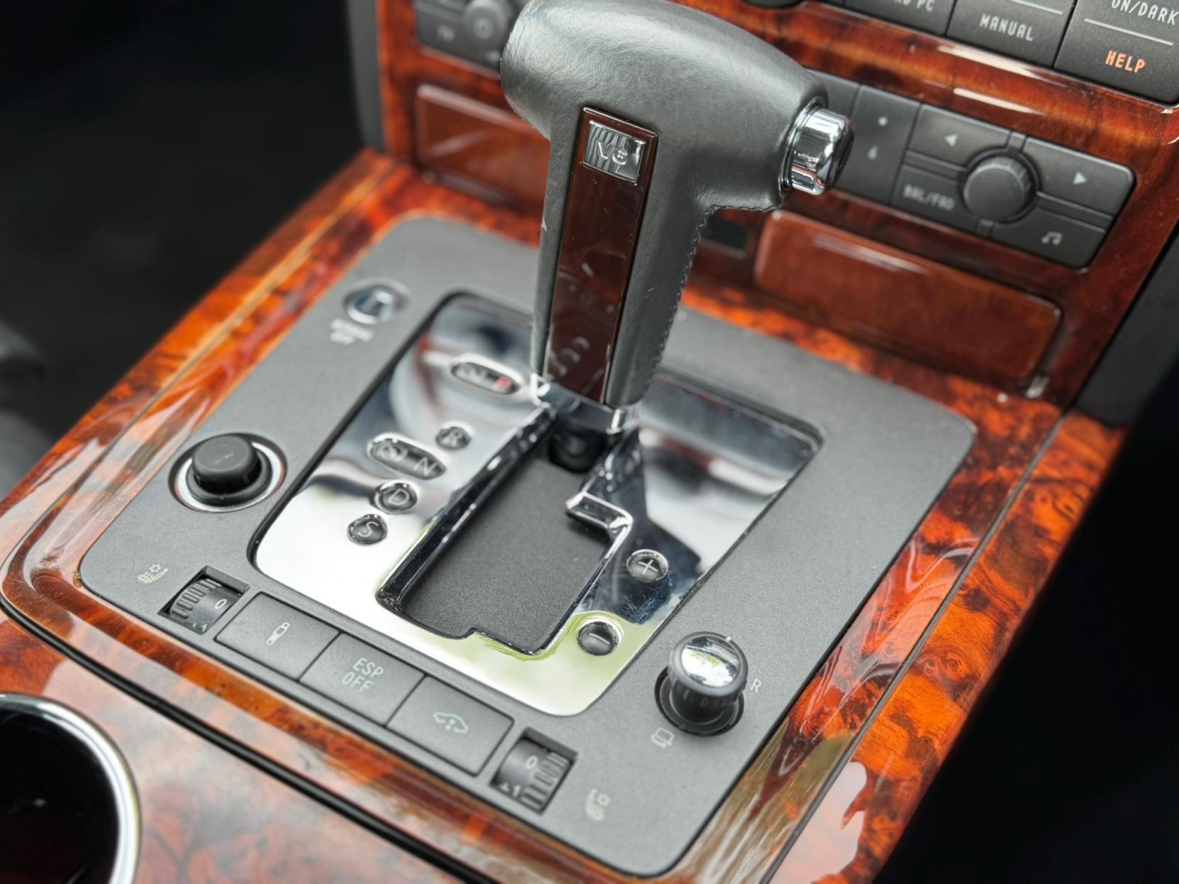 Volkswagen Phaeton 3.2 V6 Saloon 4dr Petrol Automatic (293 g/km, 237 bhp)