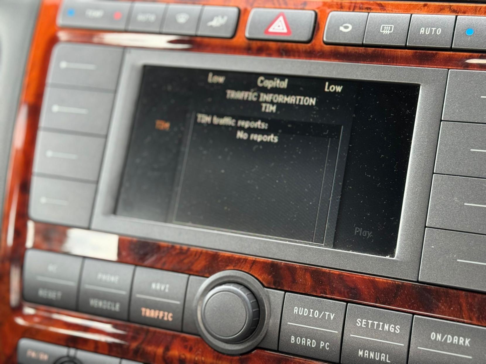 Volkswagen Phaeton 3.2 V6 Saloon 4dr Petrol Automatic (293 g/km, 237 bhp)