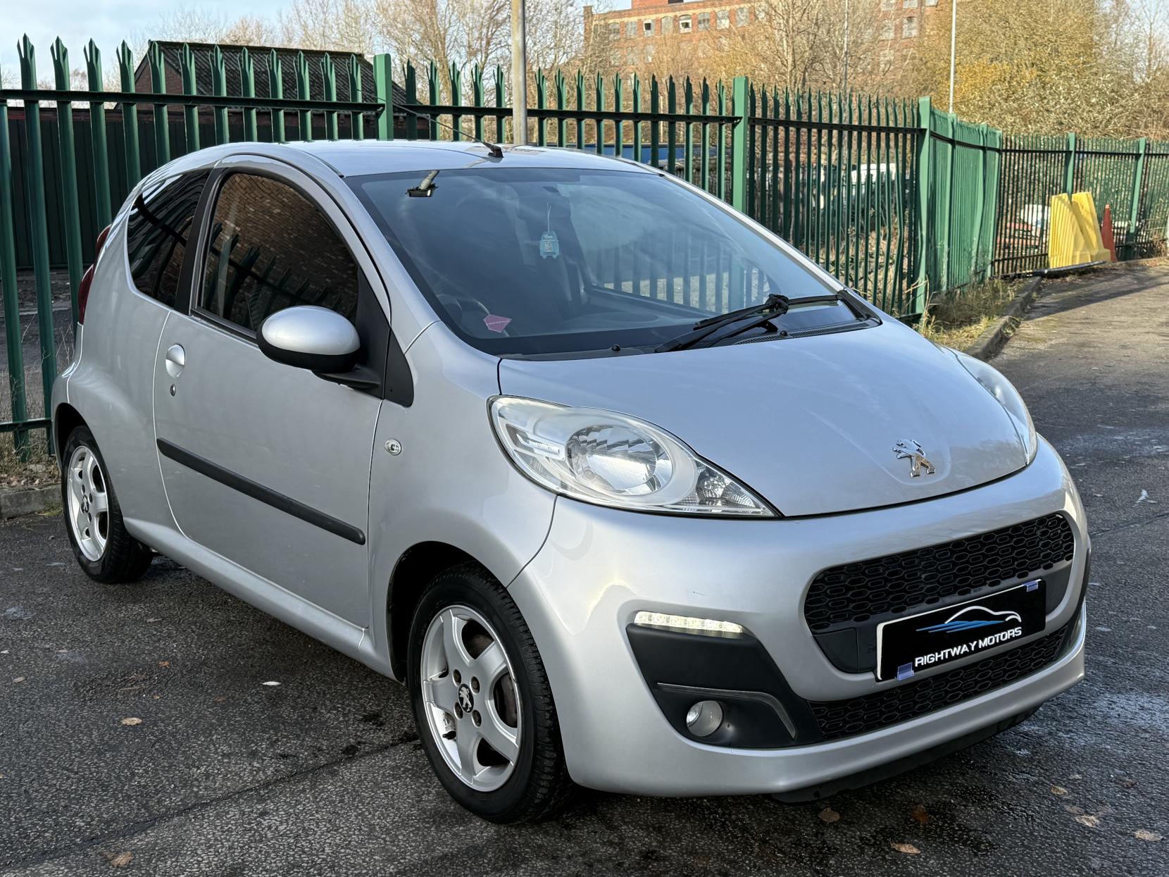 Peugeot 107 1.0 12V Allure Hatchback 3dr Petrol Manual Euro 5 (68 ps)