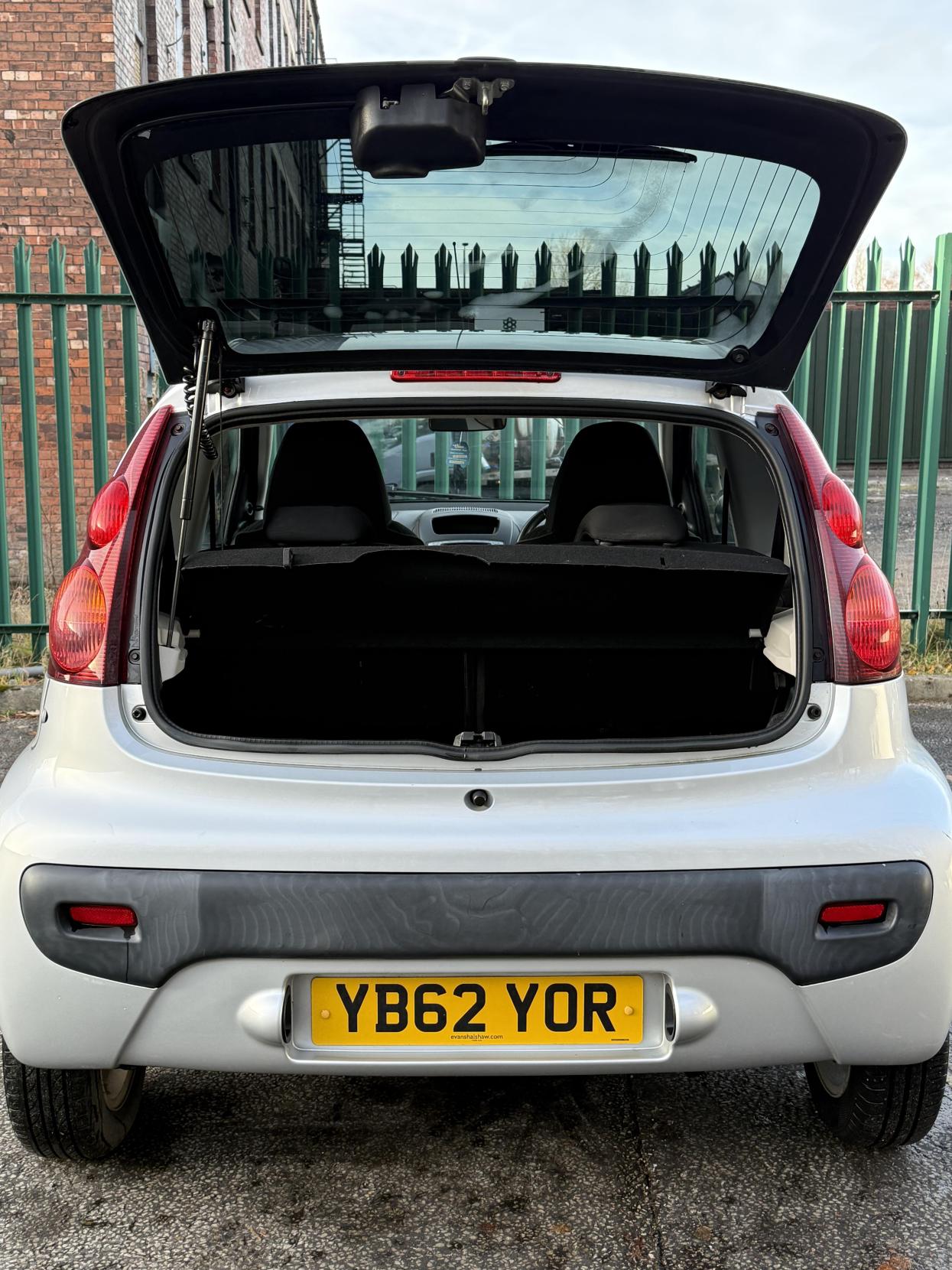 Peugeot 107 1.0 12V Allure Hatchback 3dr Petrol Manual Euro 5 (68 ps)