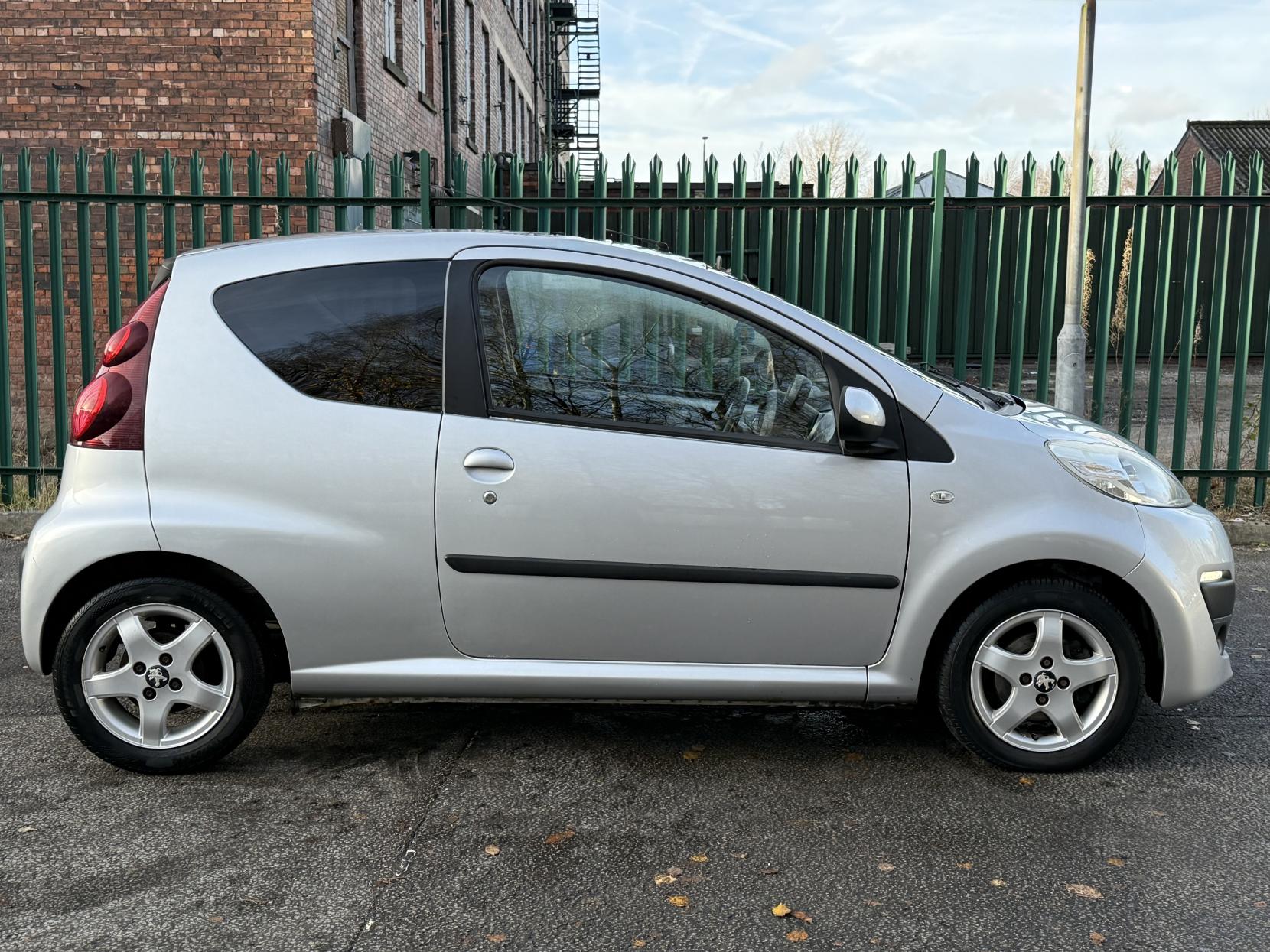 Peugeot 107 1.0 12V Allure Hatchback 3dr Petrol Manual Euro 5 (68 ps)