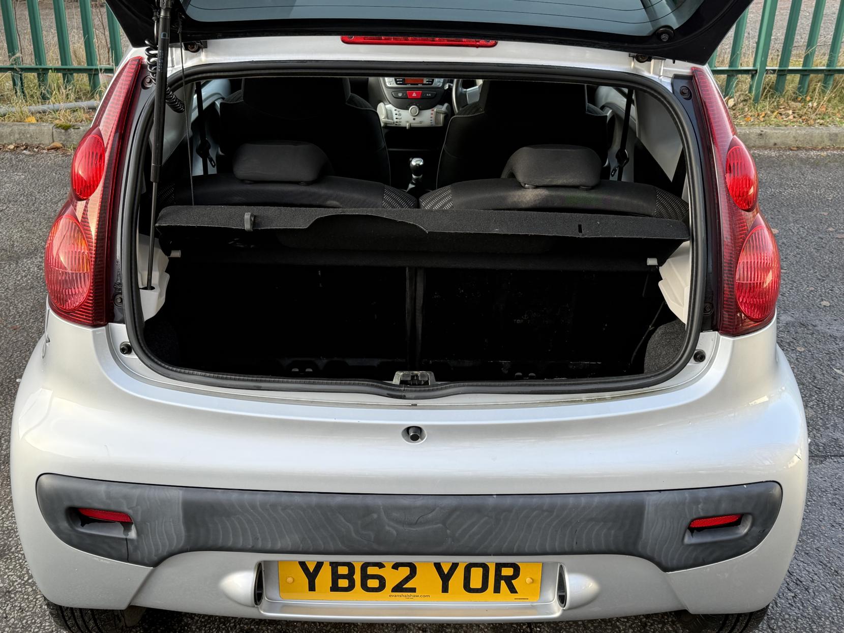 Peugeot 107 1.0 12V Allure Hatchback 3dr Petrol Manual Euro 5 (68 ps)