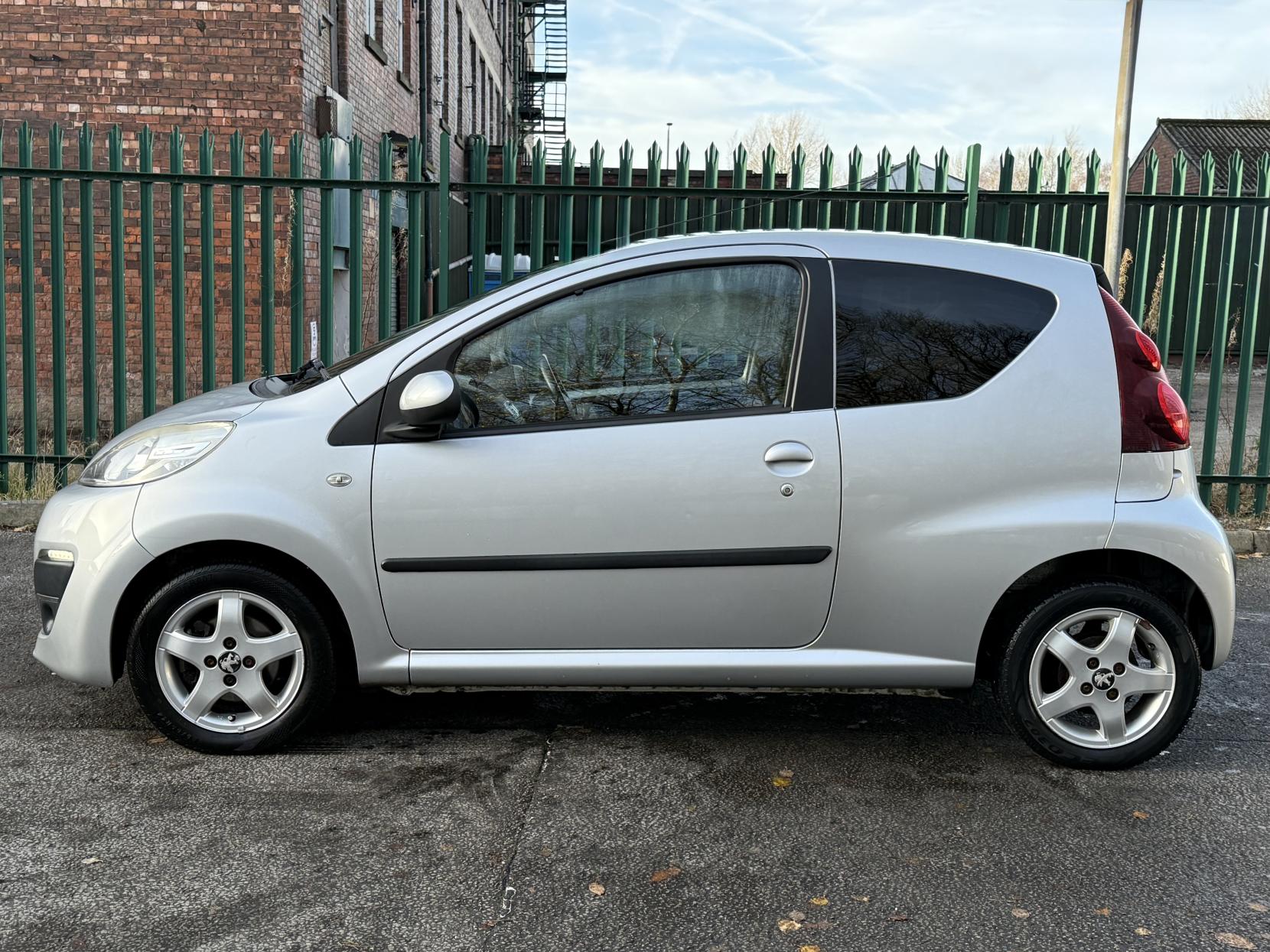 Peugeot 107 1.0 12V Allure Hatchback 3dr Petrol Manual Euro 5 (68 ps)