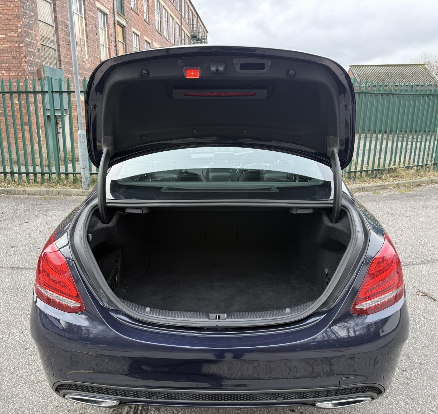 Mercedes-Benz C Class 2.1 C220d AMG Line Saloon 4dr Diesel G-Tronic+ Euro 6 (s/s) (170 ps)