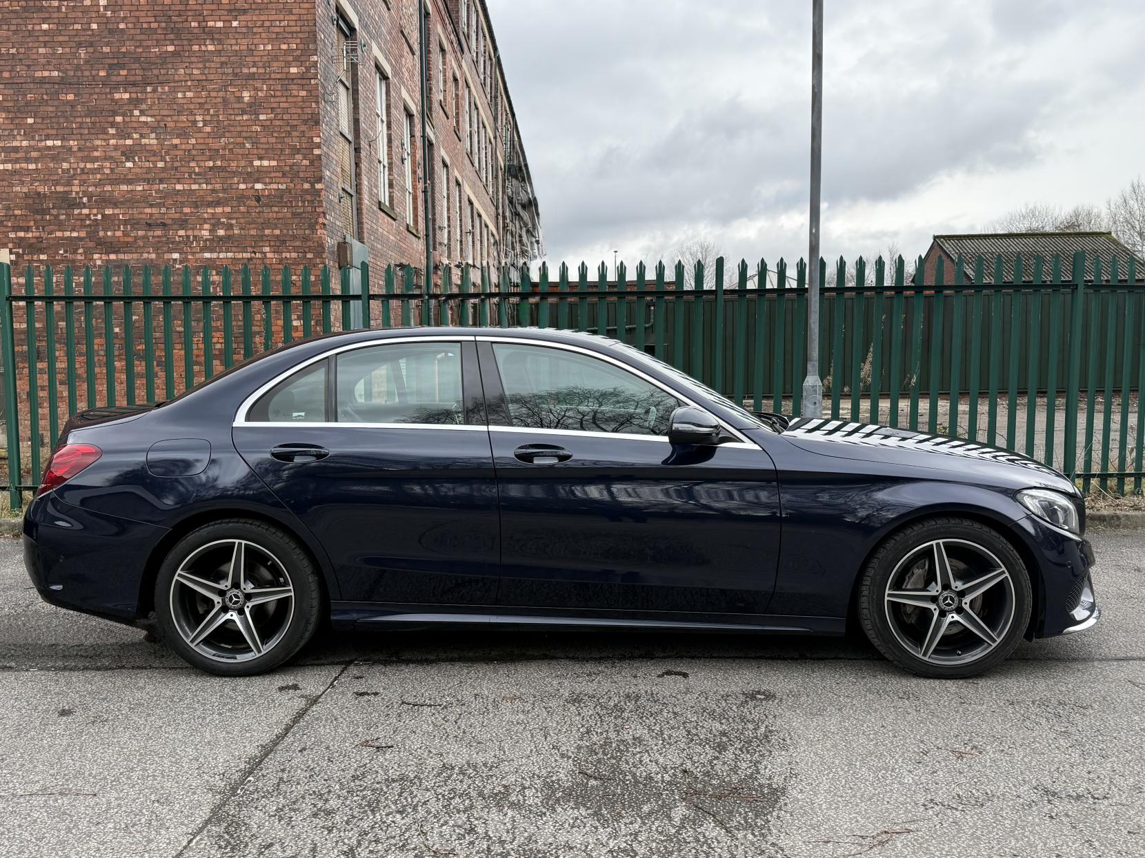 Mercedes-Benz C Class 2.1 C220d AMG Line Saloon 4dr Diesel G-Tronic+ Euro 6 (s/s) (170 ps)