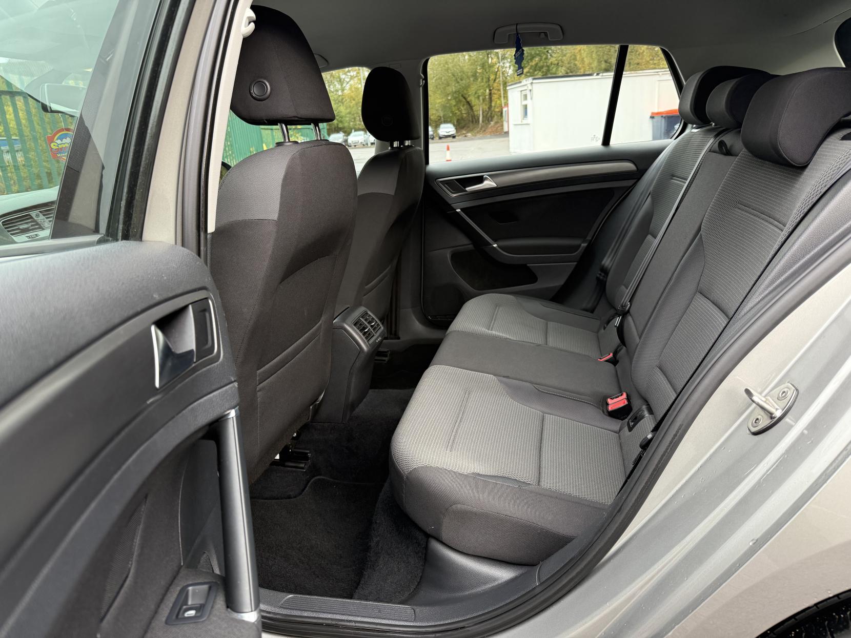 Volkswagen Golf 1.6 TDI BlueMotion Tech SE Hatchback 5dr Diesel DSG Euro 5 (s/s) (105 ps)