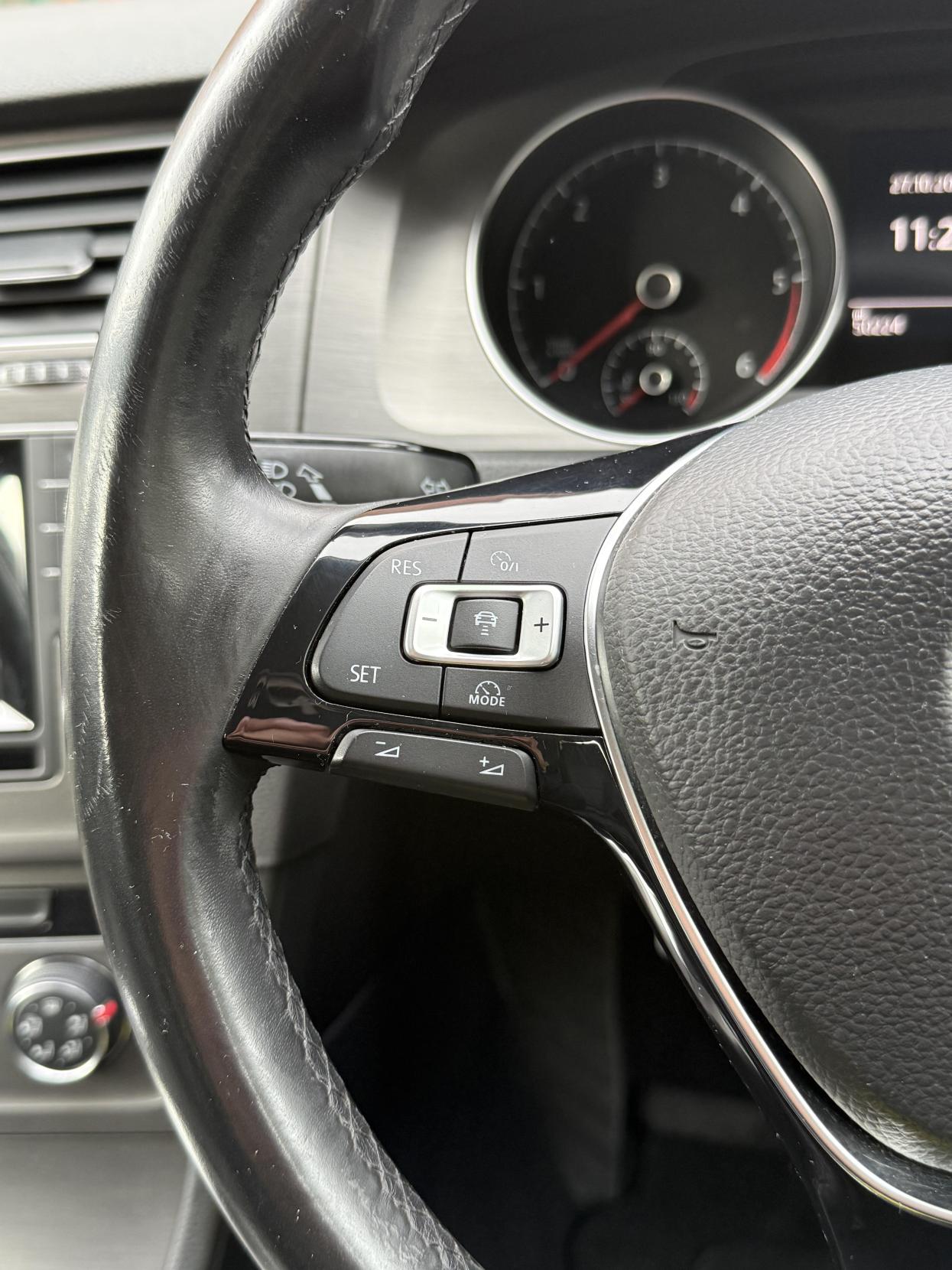 Volkswagen Golf 1.6 TDI BlueMotion Tech SE Hatchback 5dr Diesel DSG Euro 5 (s/s) (105 ps)