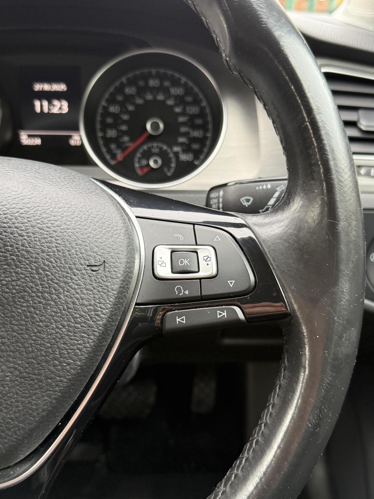 Volkswagen Golf 1.6 TDI BlueMotion Tech SE Hatchback 5dr Diesel DSG Euro 5 (s/s) (105 ps)