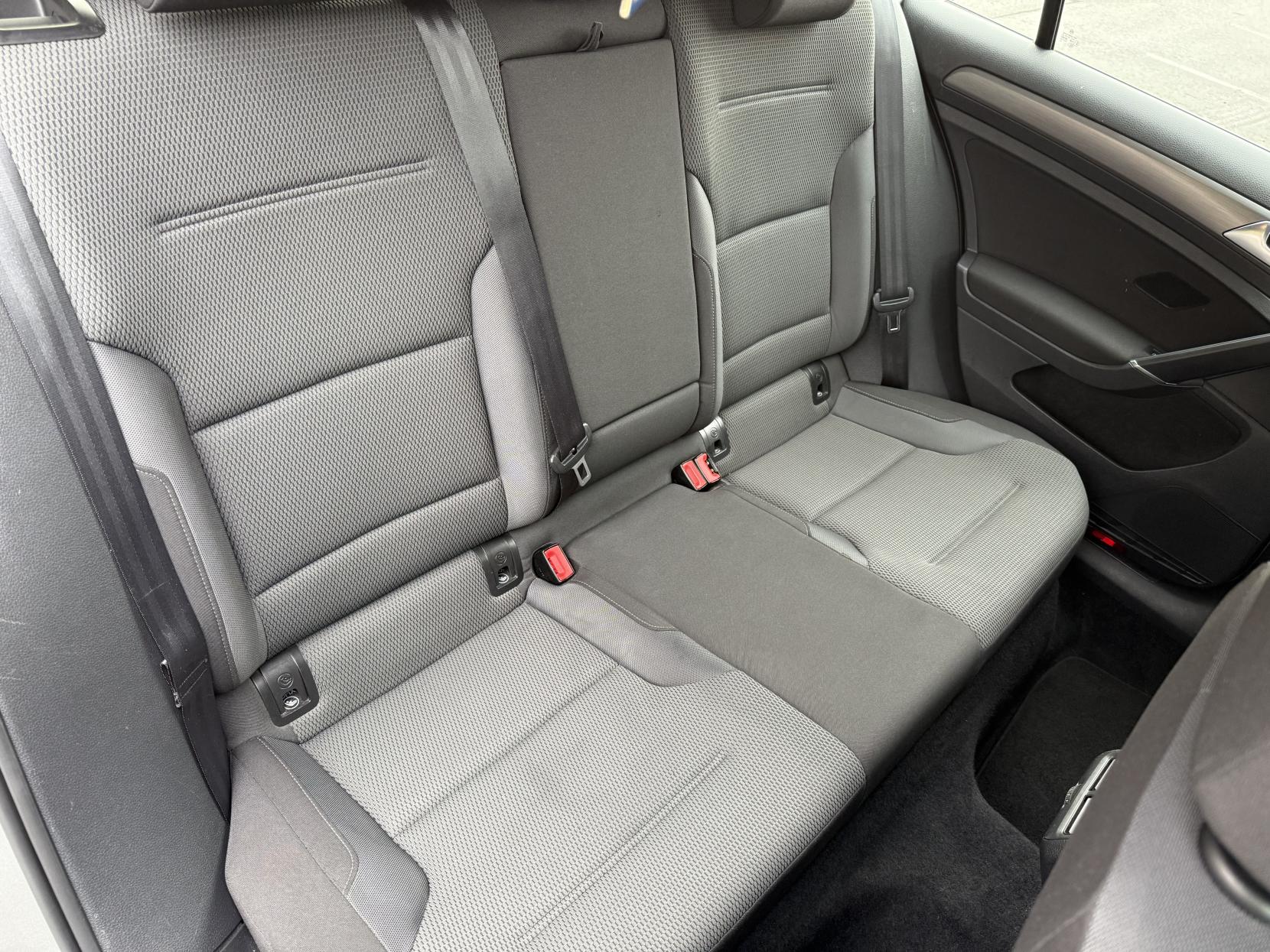 Volkswagen Golf 1.6 TDI BlueMotion Tech SE Hatchback 5dr Diesel DSG Euro 5 (s/s) (105 ps)