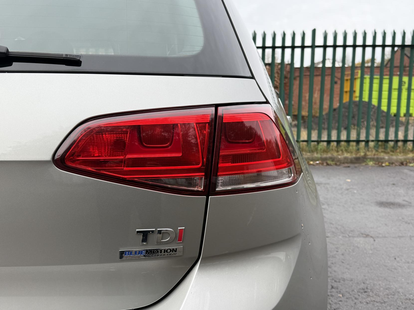 Volkswagen Golf 1.6 TDI BlueMotion Tech SE Hatchback 5dr Diesel DSG Euro 5 (s/s) (105 ps)