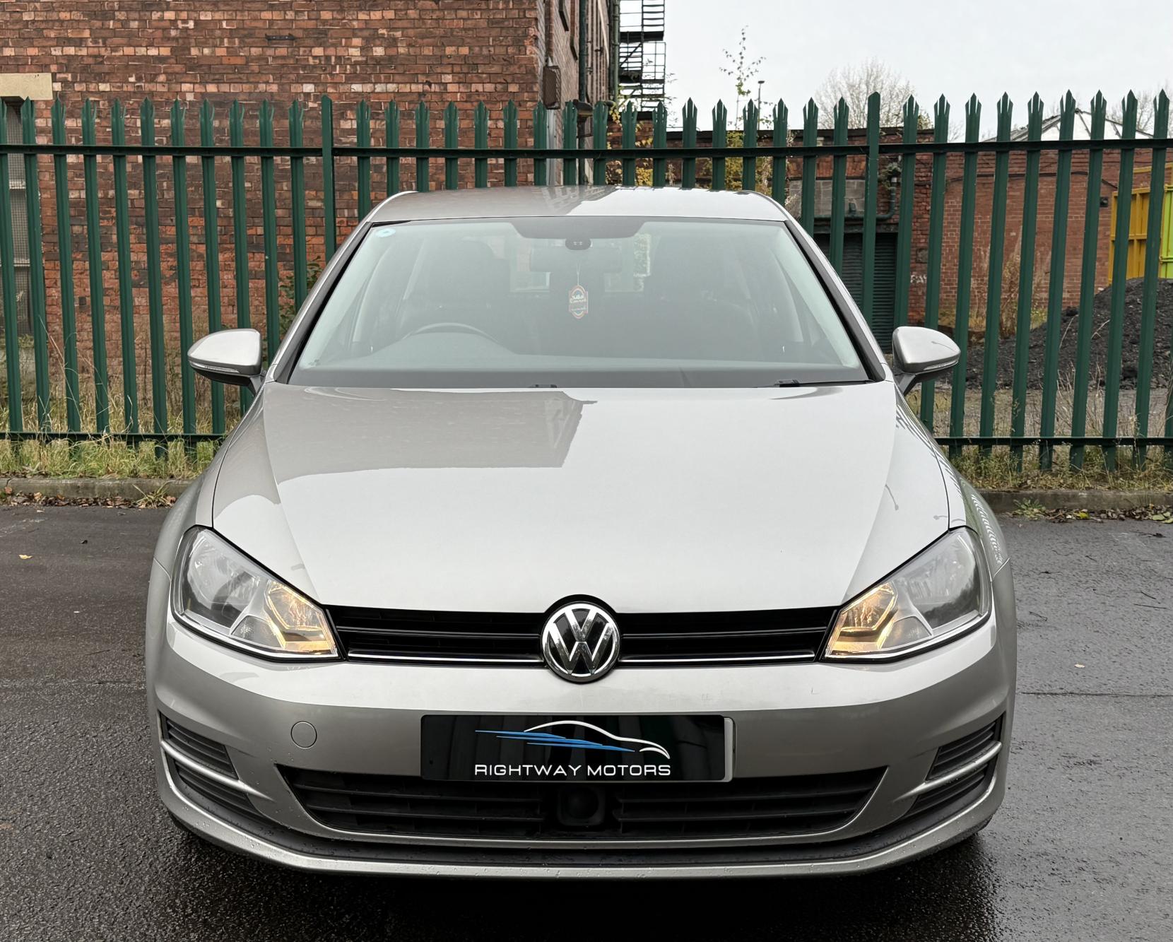 Volkswagen Golf 1.6 TDI BlueMotion Tech SE Hatchback 5dr Diesel DSG Euro 5 (s/s) (105 ps)