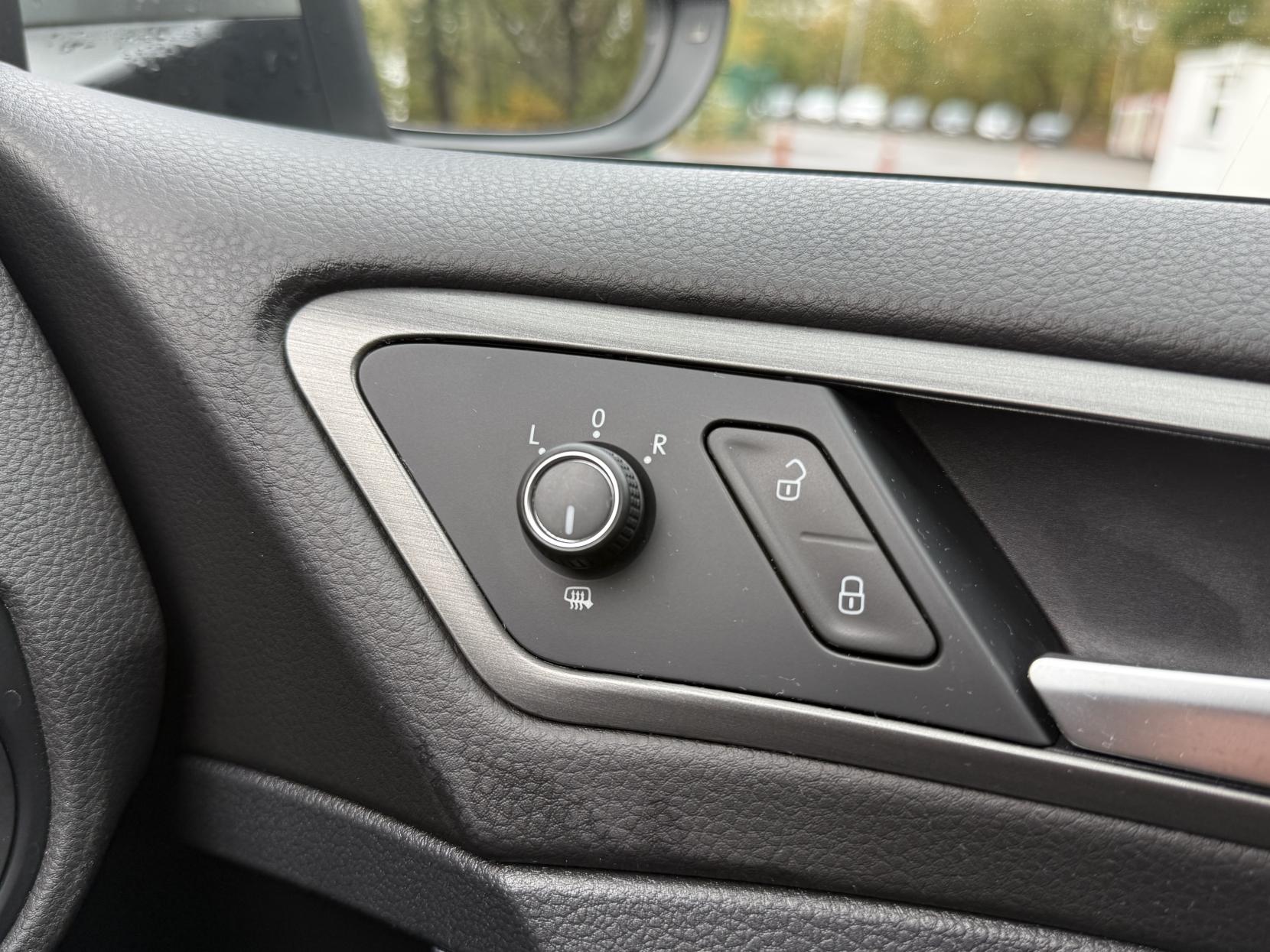 Volkswagen Golf 1.6 TDI BlueMotion Tech SE Hatchback 5dr Diesel DSG Euro 5 (s/s) (105 ps)