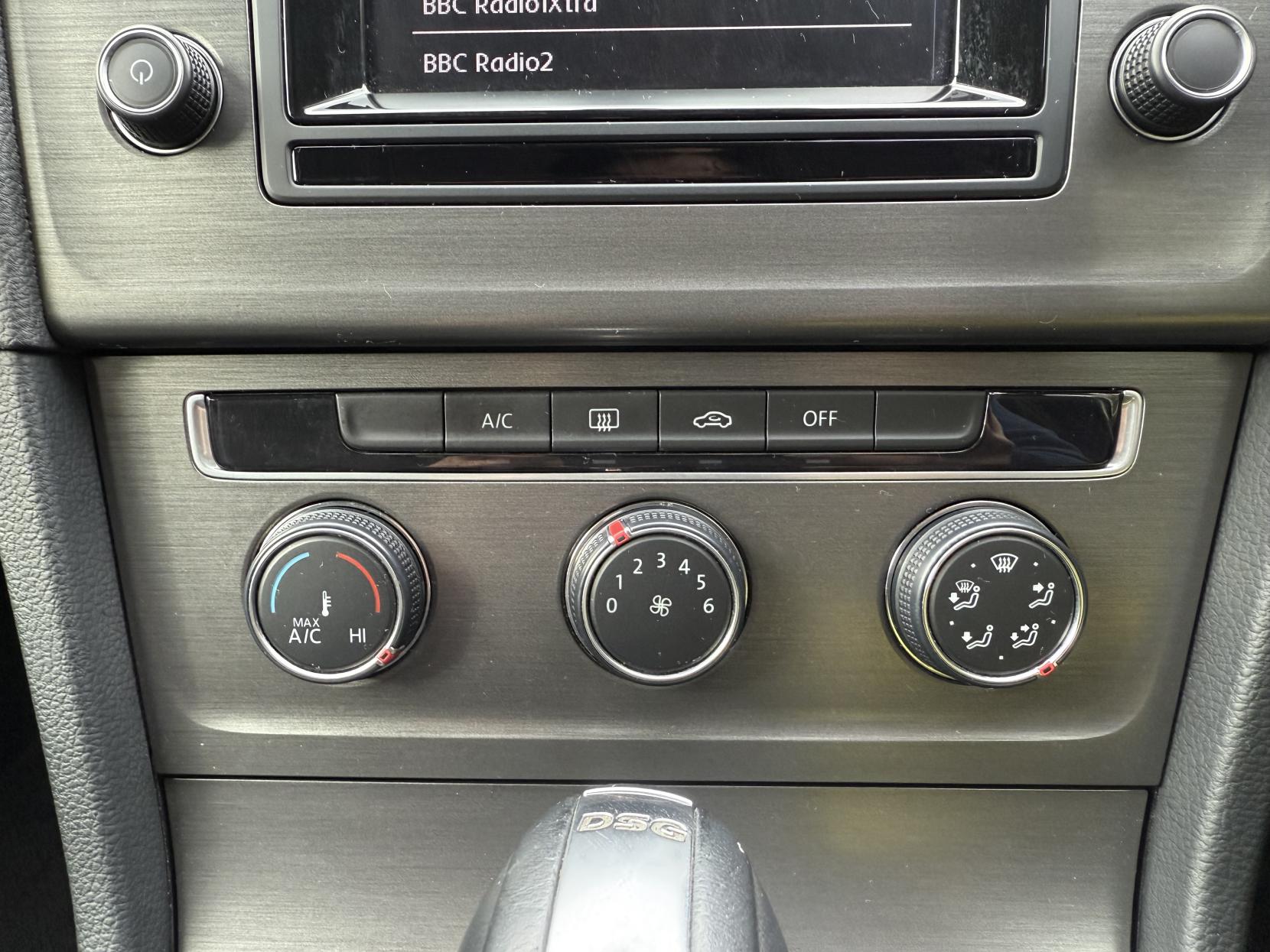 Volkswagen Golf 1.6 TDI BlueMotion Tech SE Hatchback 5dr Diesel DSG Euro 5 (s/s) (105 ps)