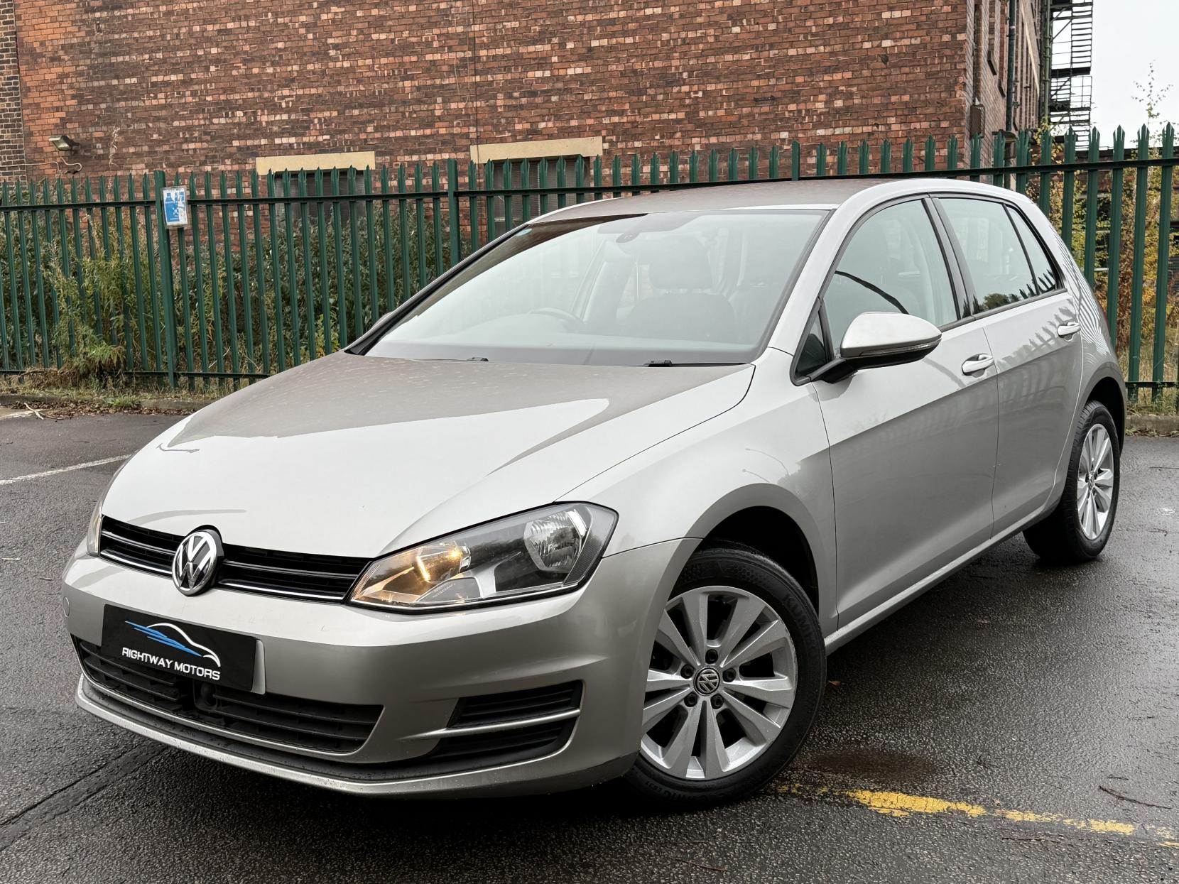 Volkswagen Golf 1.6 TDI BlueMotion Tech SE Hatchback 5dr Diesel DSG Euro 5 (s/s) (105 ps)