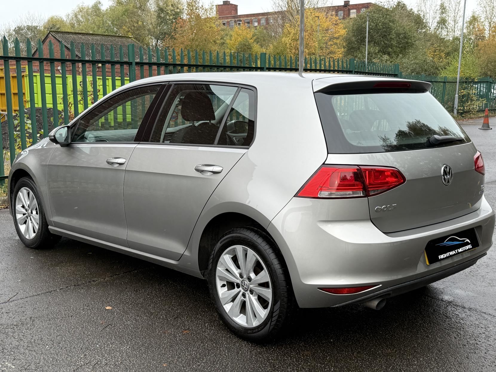 Volkswagen Golf 1.6 TDI BlueMotion Tech SE Hatchback 5dr Diesel DSG Euro 5 (s/s) (105 ps)