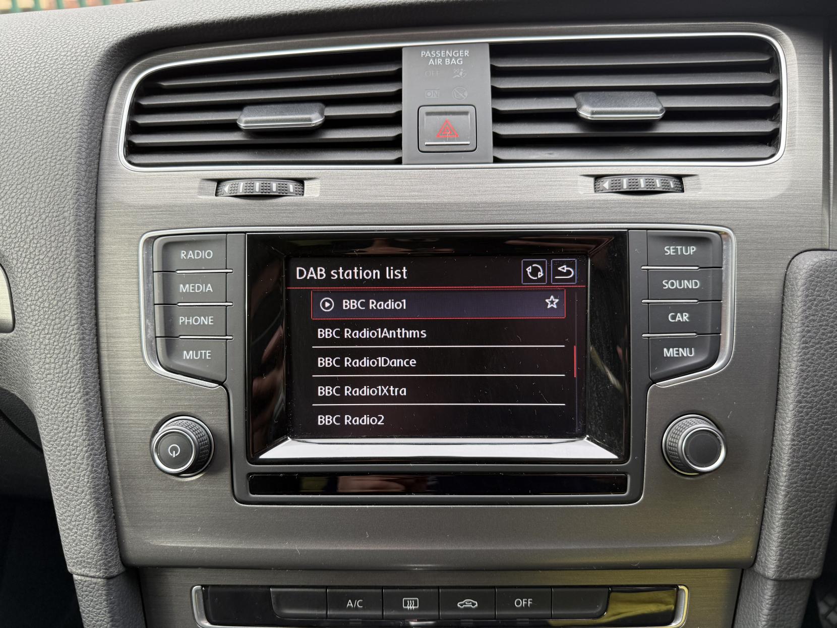 Volkswagen Golf 1.6 TDI BlueMotion Tech SE Hatchback 5dr Diesel DSG Euro 5 (s/s) (105 ps)